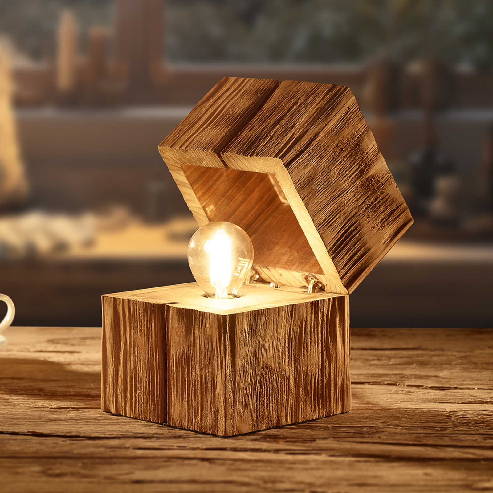 Lámpara de mesa Treasure, acabado natural, madera, abatible