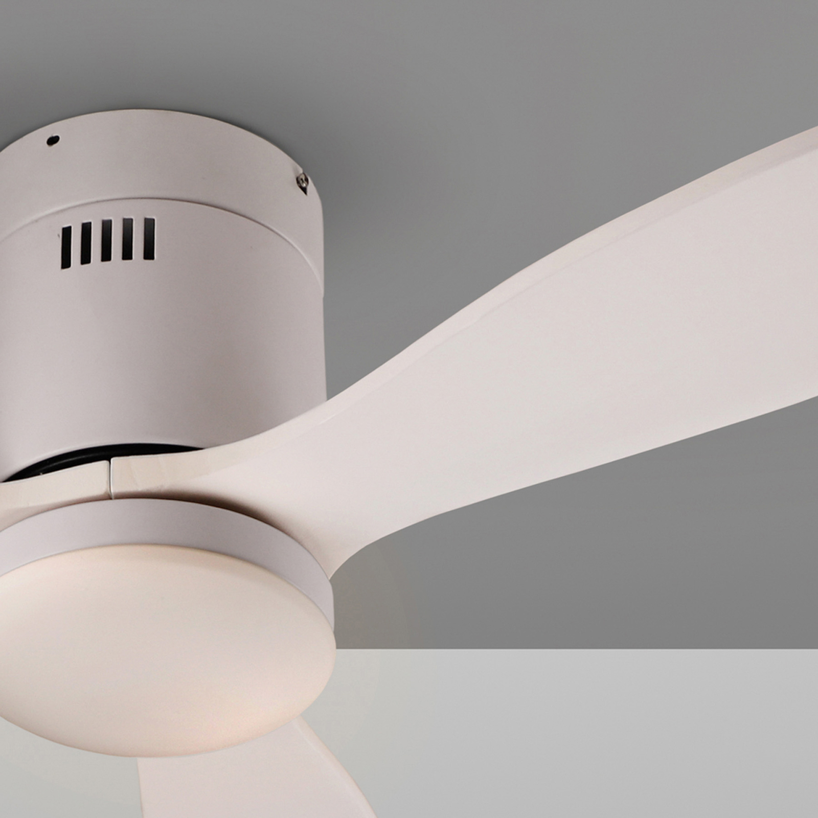 Siroco Mini LED ceiling fan, white