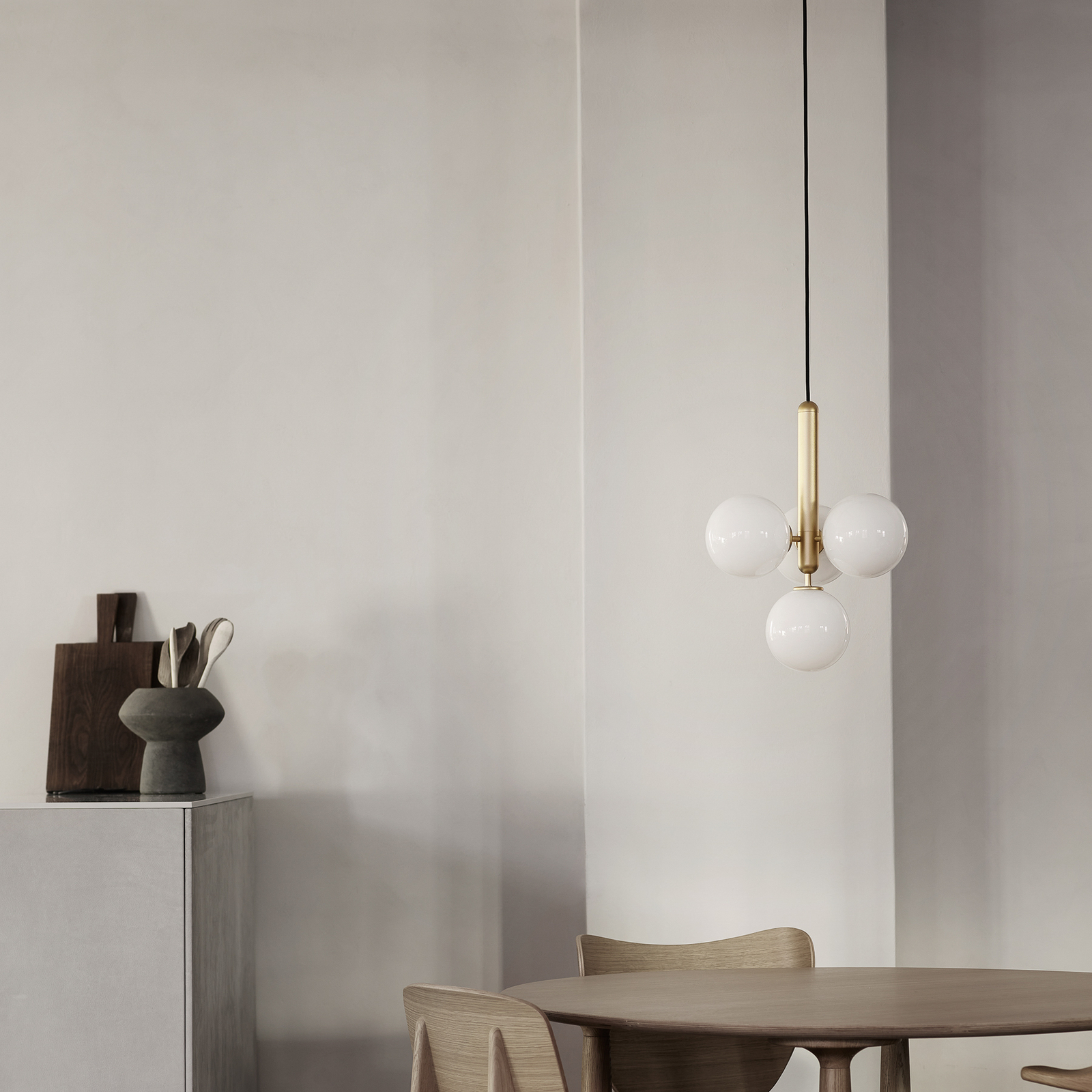 Miira 4 Ljuskrona Brass/Opal White - Nuura