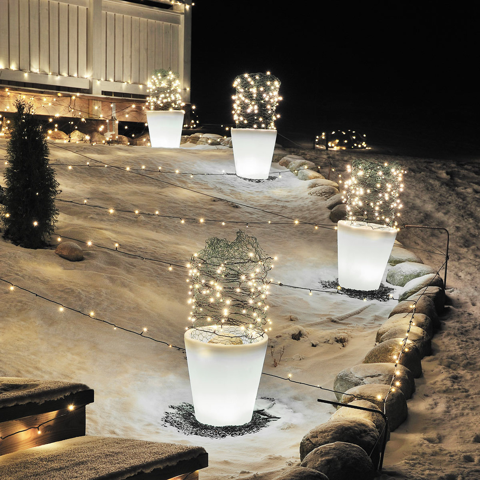 LED-Blumentopf Assisi beleuchtet