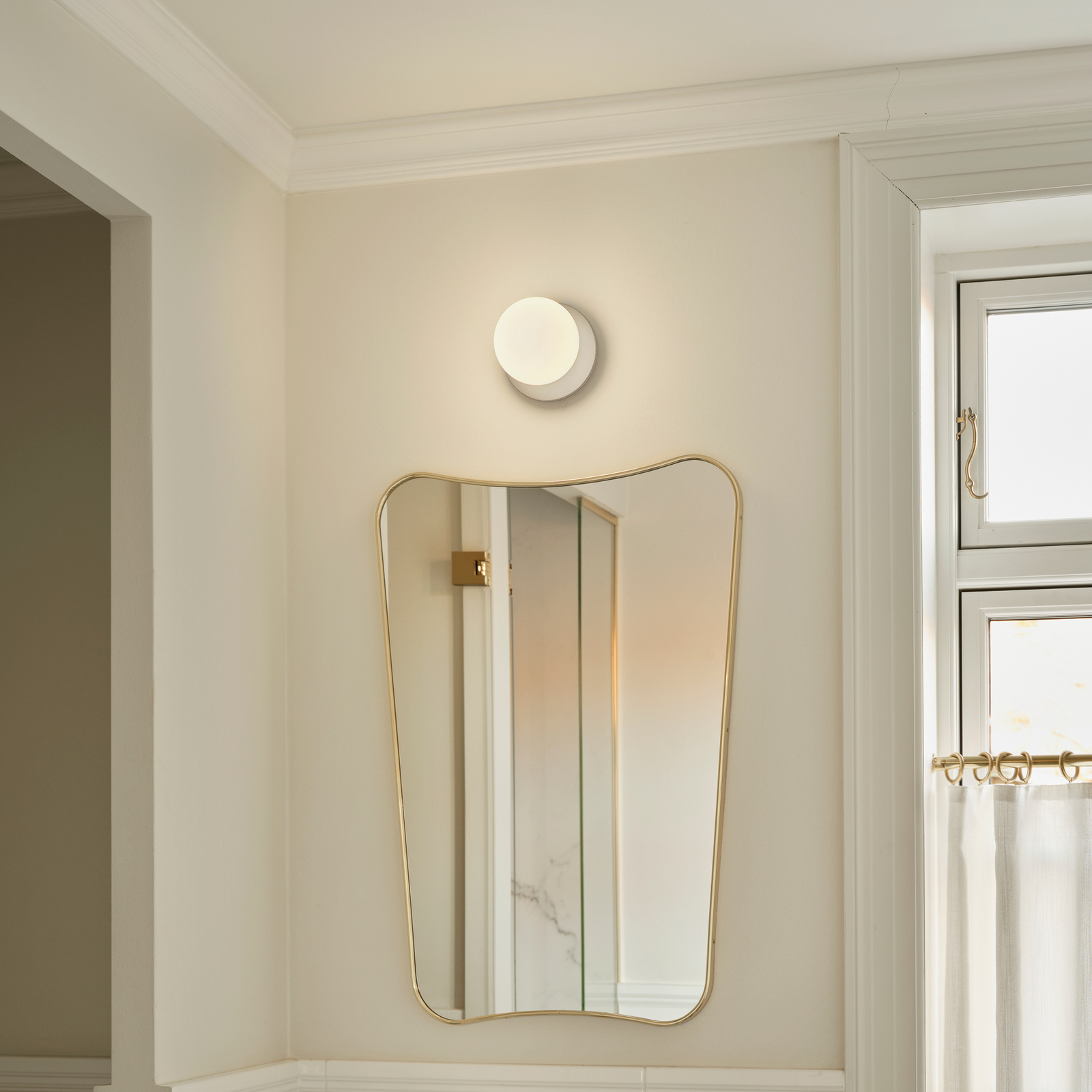 Liila 1 Wall/Ceiling Lamp IP44 Small Light Silver/Opal - Nuura Liila 1 Wall/Ceiling Lamp IP44 Small Light Silver/Opal - Nuura