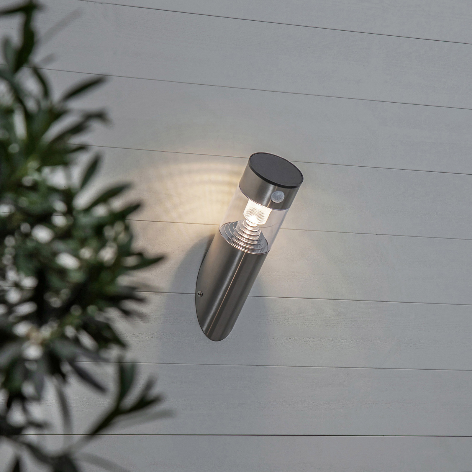 Marbella LED solar wall light with a motion sensor
