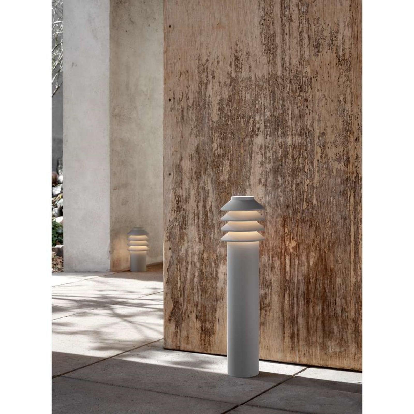 Bysted Garden, 53 cm, 2700 K, jordstik, aluminium – Louis Poulsen - Terrasse