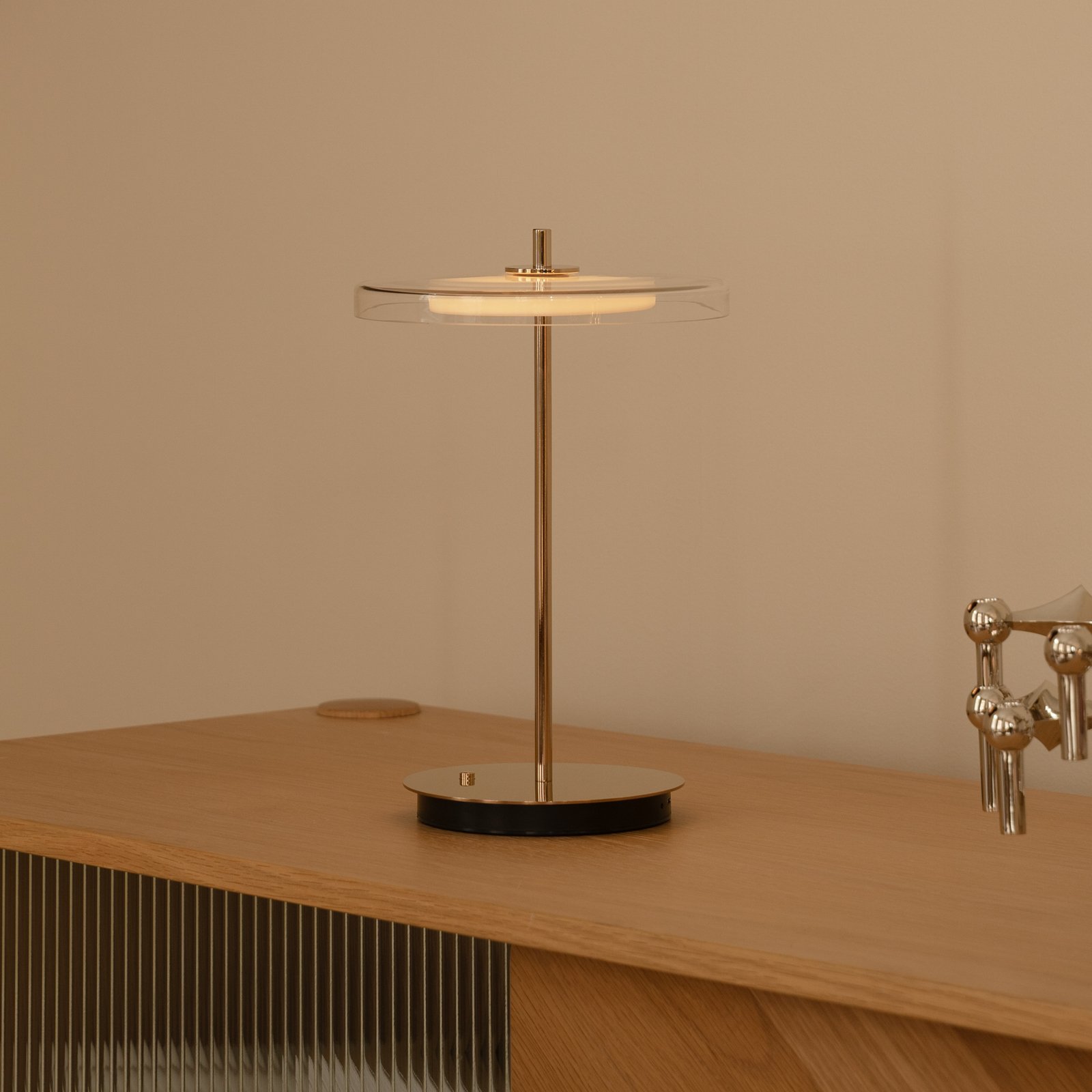 UMAGE LED-Akkulampe Asteria MOVE messing poliert Glas/Metall UMAGE LED-Akkulampe Asteria MOVE messing poliert Glas/Metall