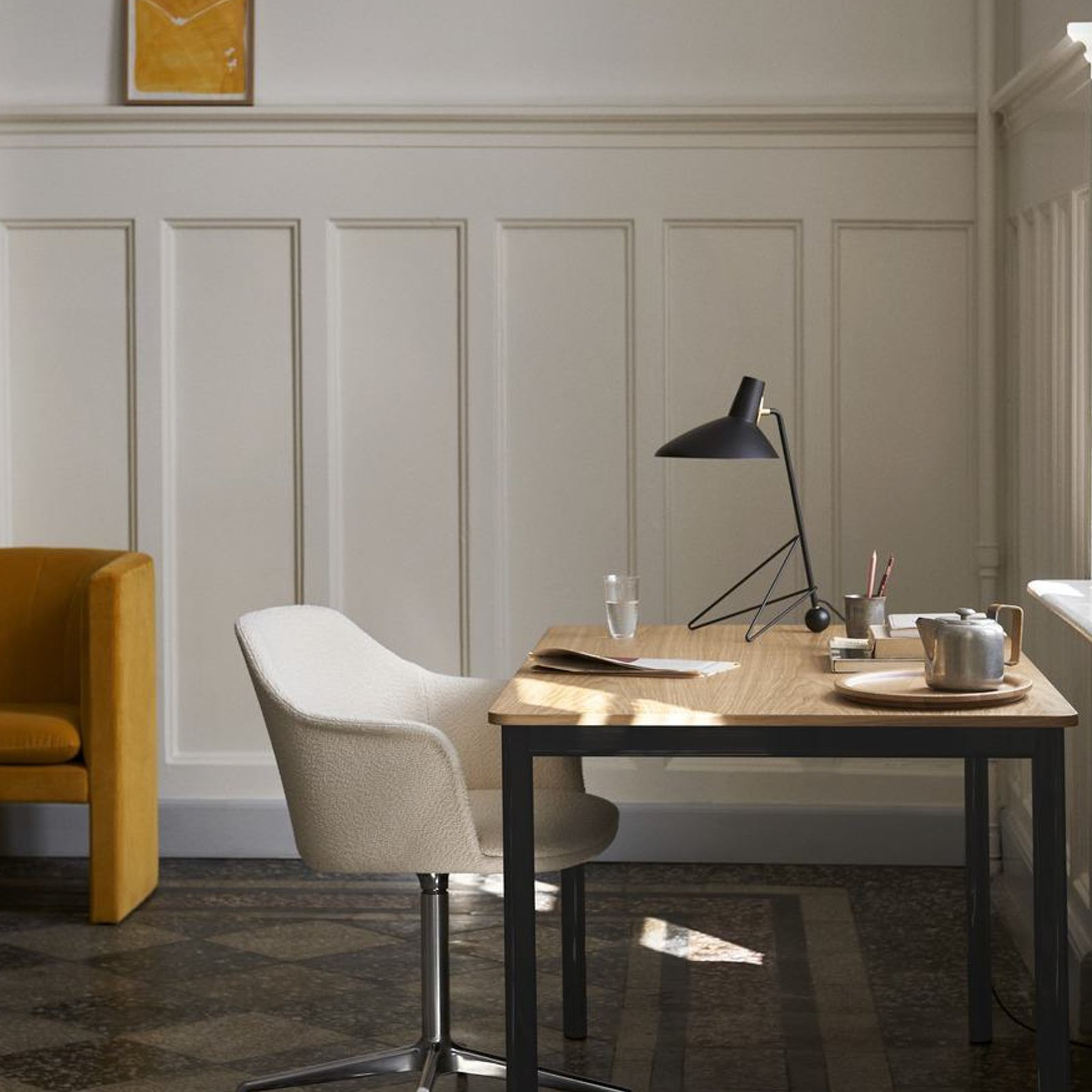 Lampa stołowa Tripod HM9 matowa czerń - &Tradition