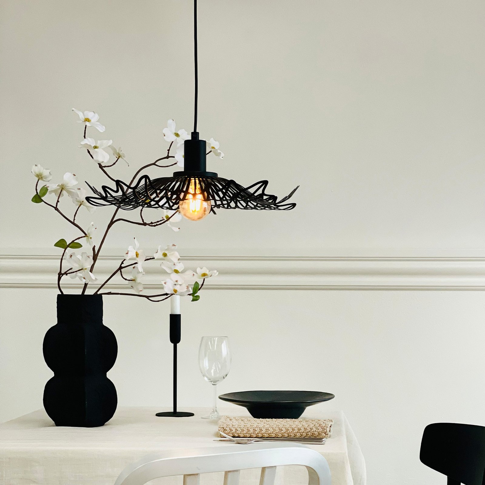 Dyberg Larsen Flora hanging light, matt black, Ø 40 cm, metal