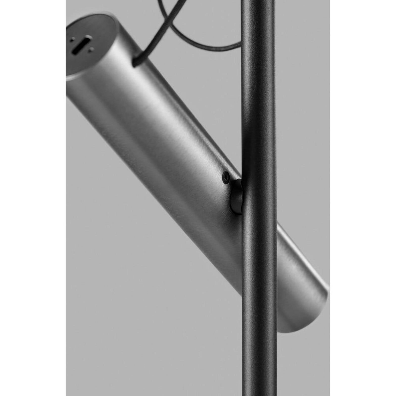 Spirit F1 Gulvlampe Dim. Titanium/Sort LIGHT-POINT - Stue - Aluminium