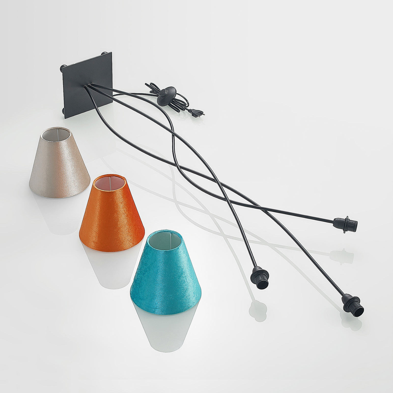 Lindby Komalie golvlampa, 3 lampor, färgad
