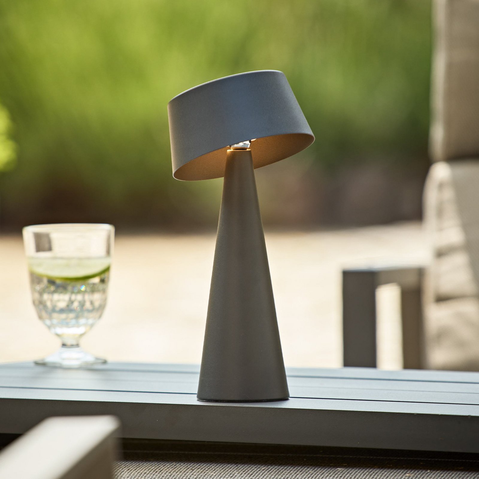 Lampa stołowa LED Solino, grafitowa, zasilanie słoneczne/USB, 26 cm IP44