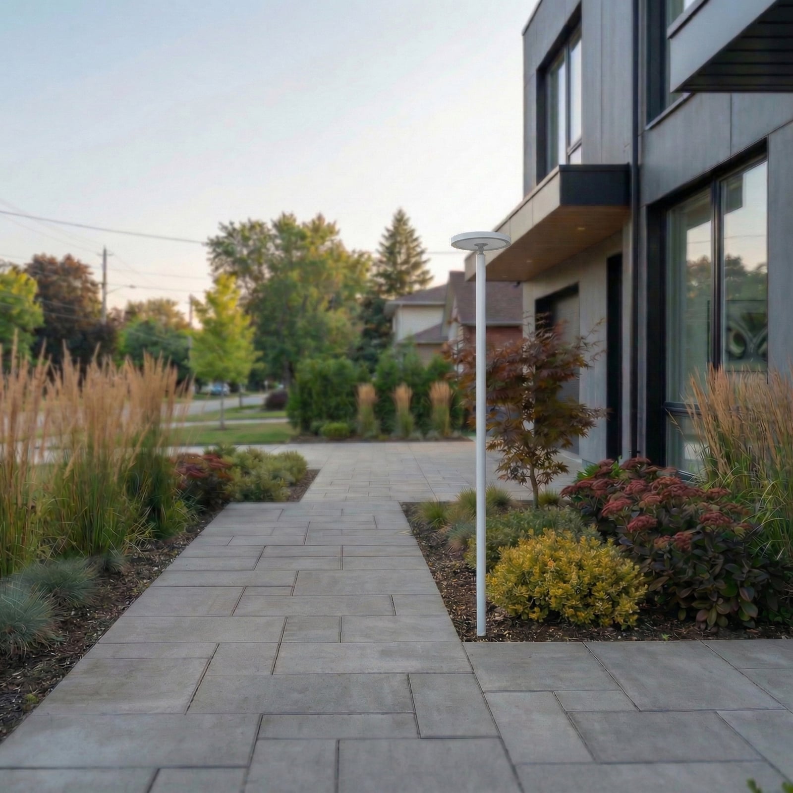 Lampa zewnętrzna LED Lucande Akito, biała, wysokość 260 cm, IP54