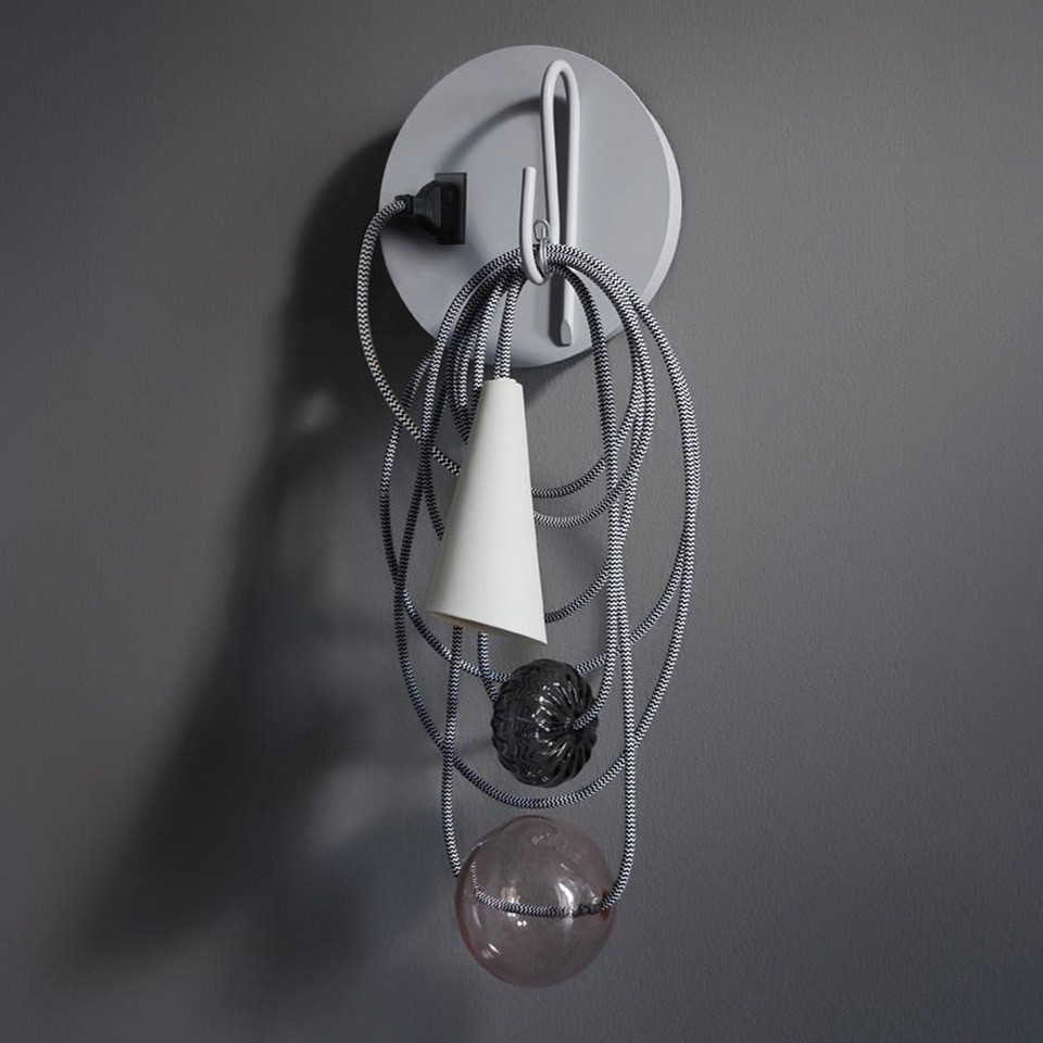 Foscarini Filo Vägglampa Amethyst Queen, grå från Foscarini