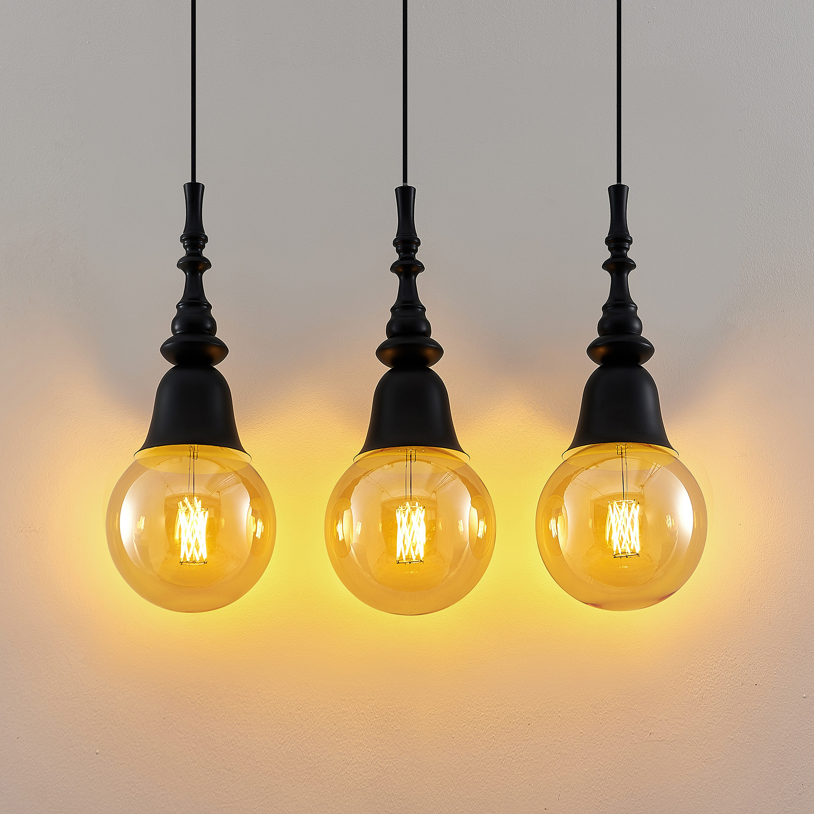 Lucande Gesja hanglamp, 3-lamps, lang, zwart
