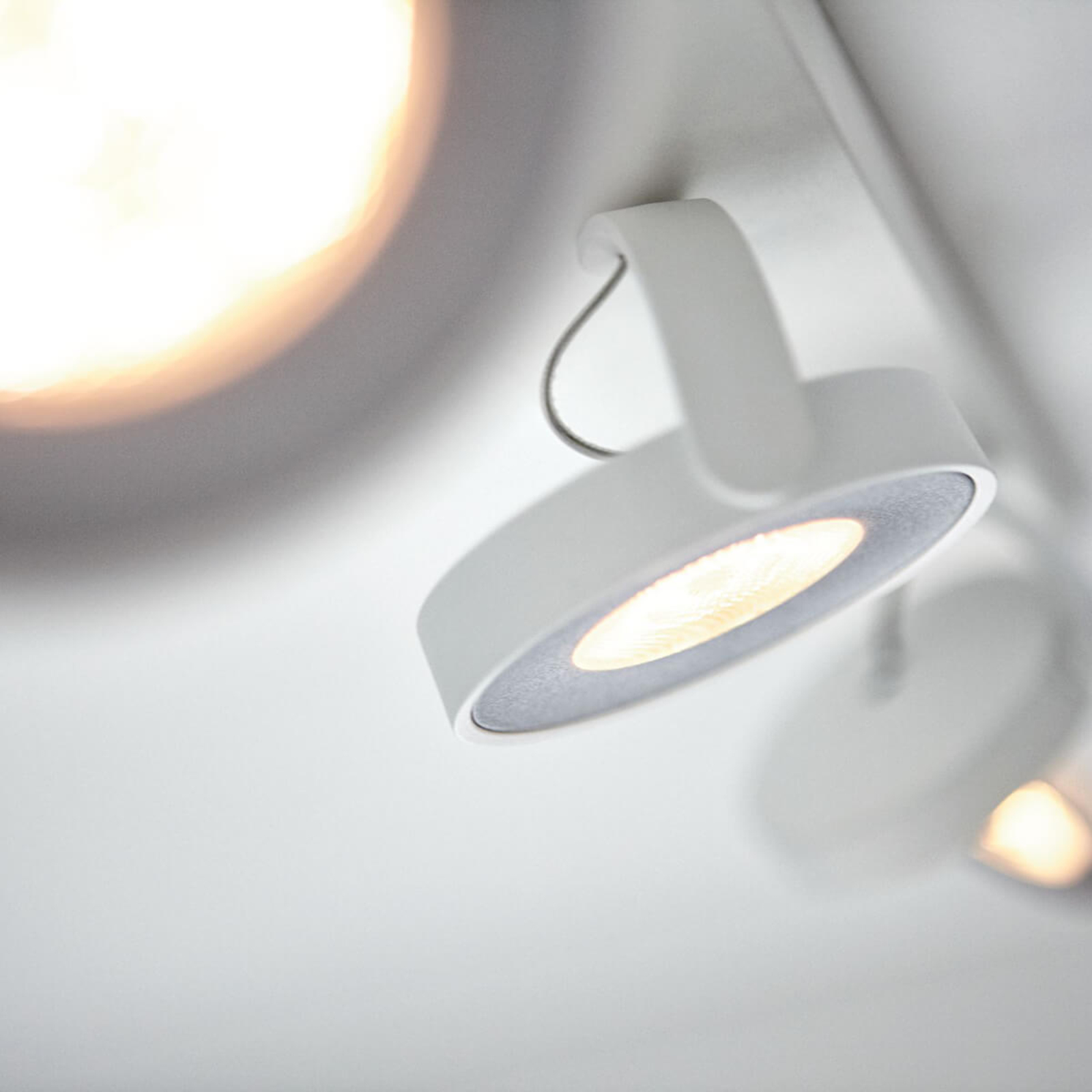 Varm belysning – LED-takspotlight Clockwork