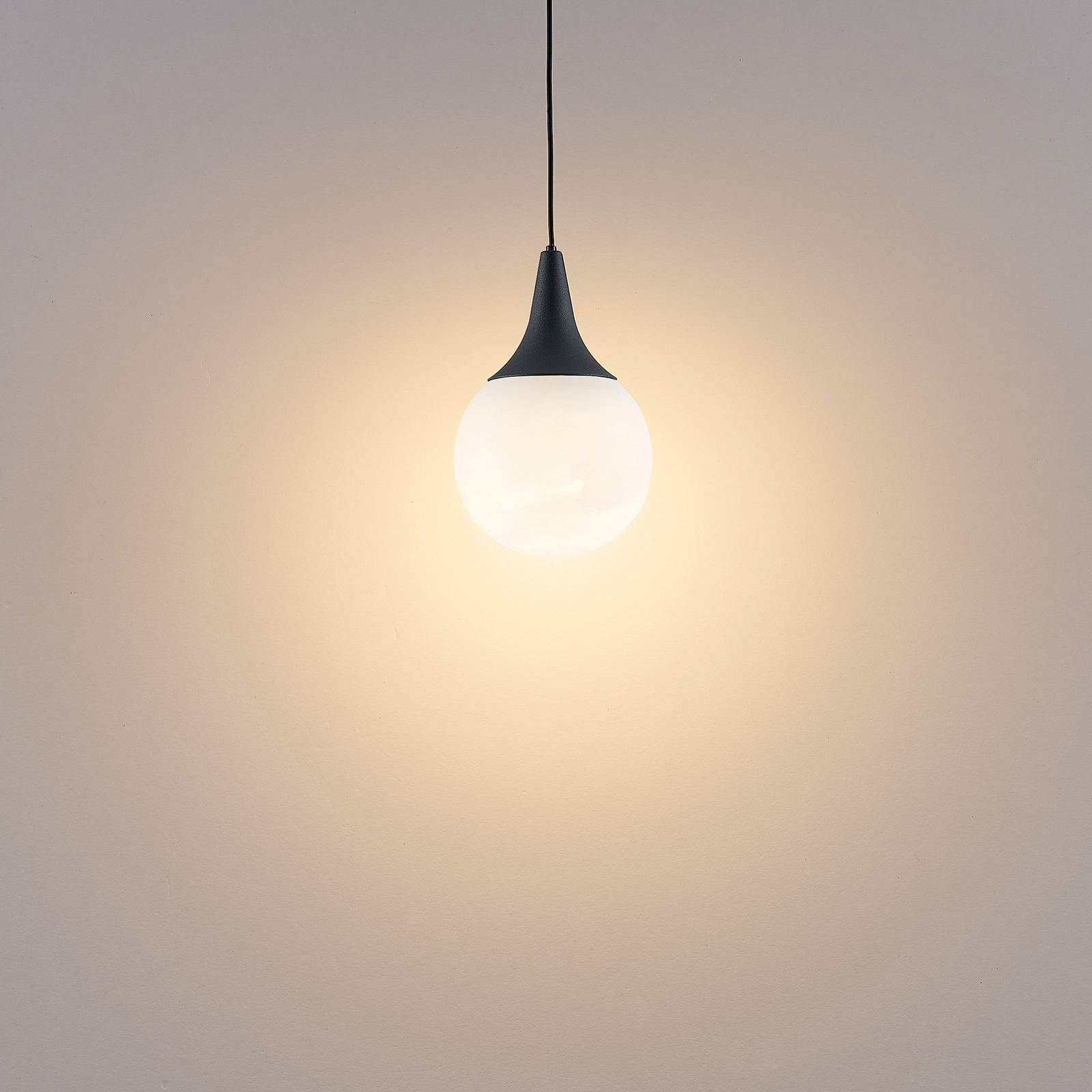 Lampă suspendată LED ARE, negru, alabastru, Ø 8 cm, CCT, DALI