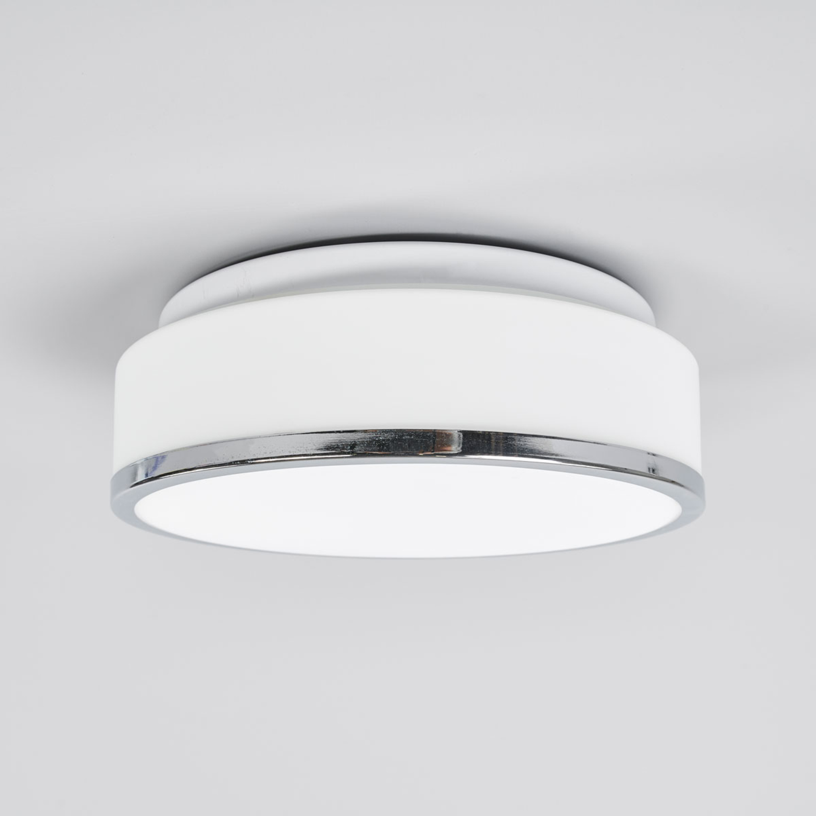Flush IP44 ceiling light, Ø 28cm, chrome