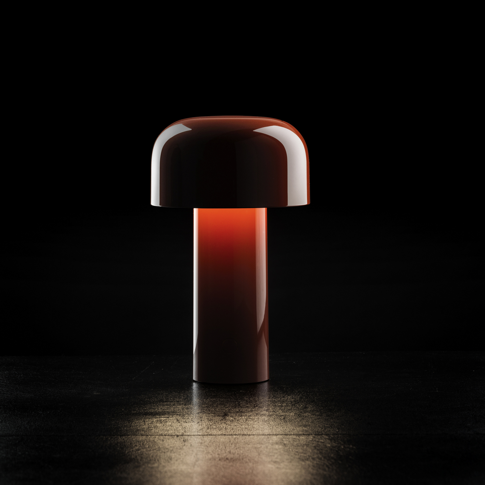 Flos LED-Akku-Tischlampe Bellhop, rot, 21 cm, dim., IP54 Flos LED-Akku-Tischlampe Bellhop, rot, 21 cm, dim., IP54
