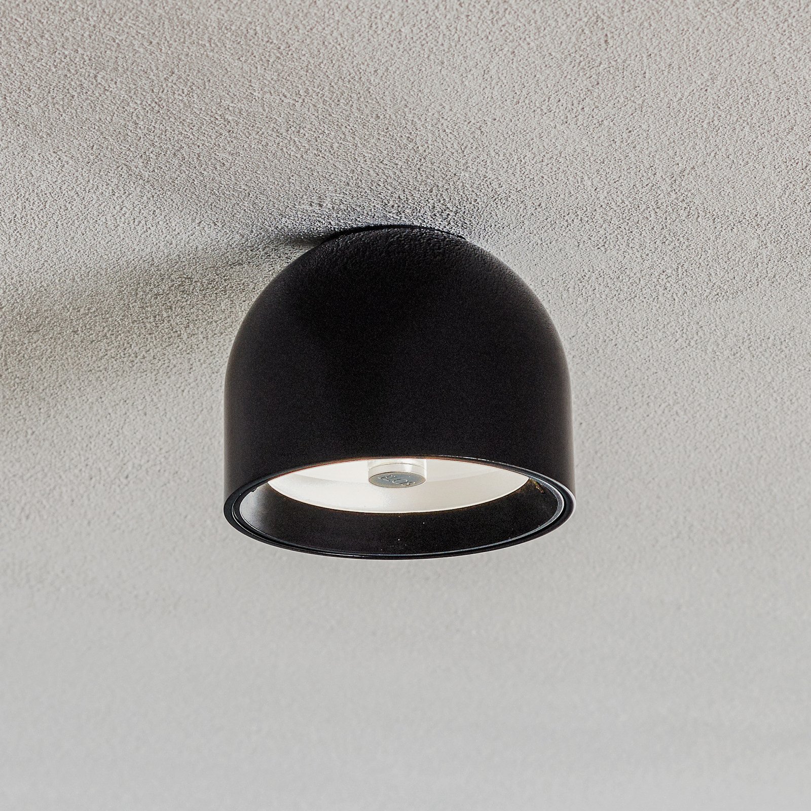 Atractiva lámpara de techo WAN en color negro