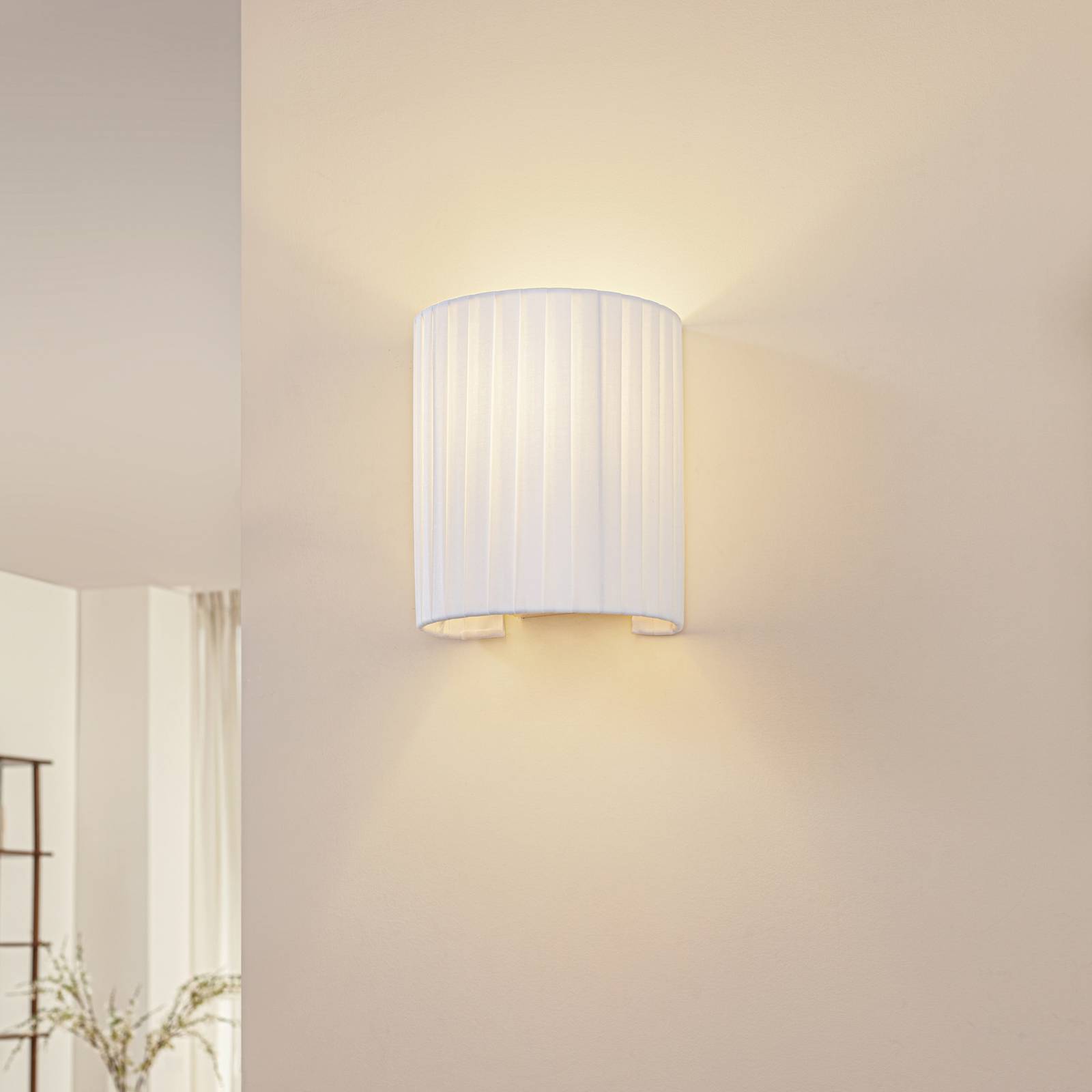 Lindby Wandleuchte Virelle, weiß, Textil, E27 günstig online kaufen