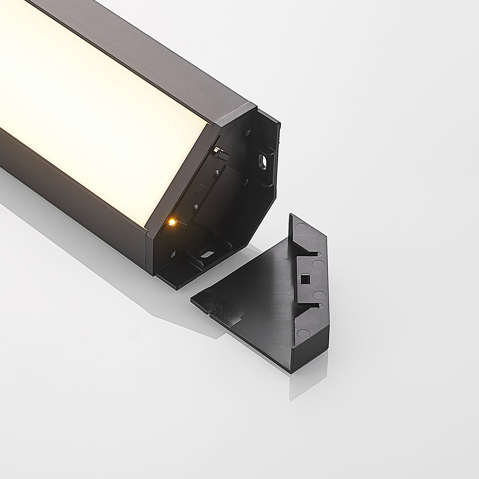 Arcchio Asira LED-Unterbaulampe, CCT, schwarz