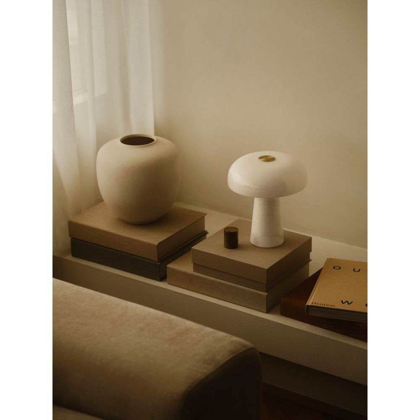 Λάμπα τραπεζιού Glossy, λευκή, ύψος 24 cm, μάρμαρο/γυαλί
