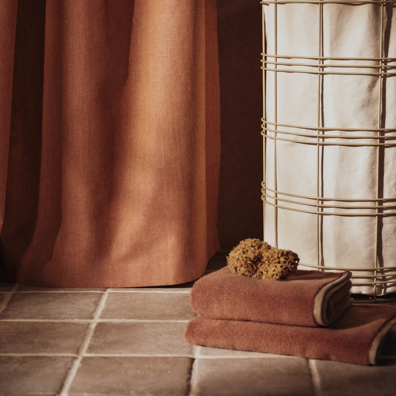 Sprchový závěs Chambray, terakota 205 x 160 cm – ferm LIVING