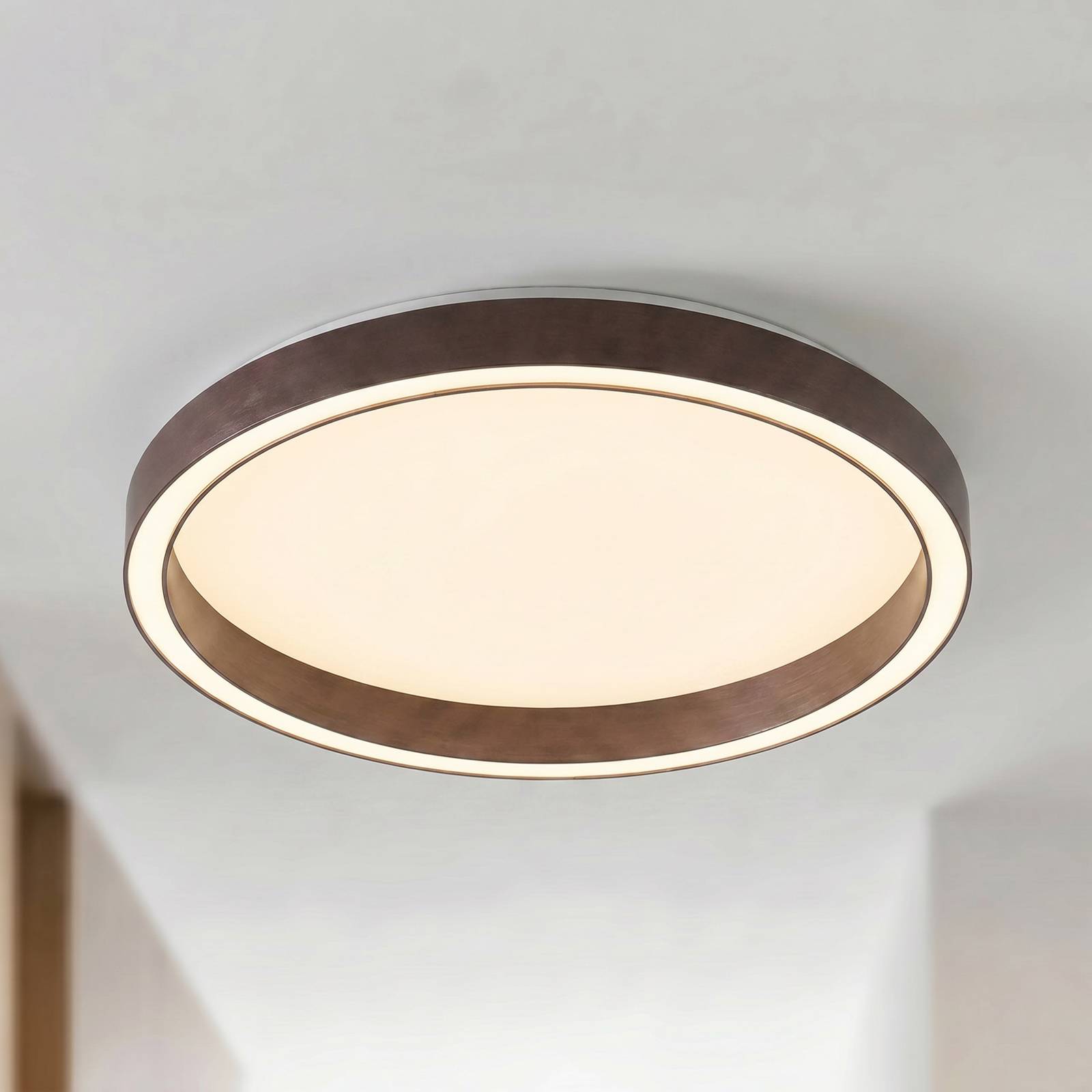 Lampa sufitowa LED Lucande Rotundo, średnica 40 cm, brązowa, ściemniana