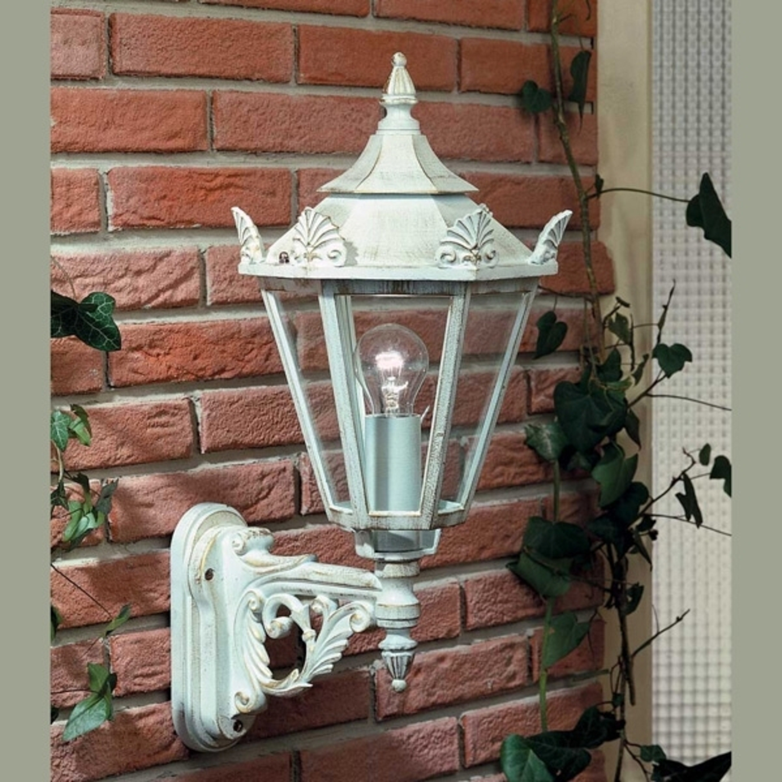 Zewnętrzna lampa ścienna w stylu dworkowym 748 W