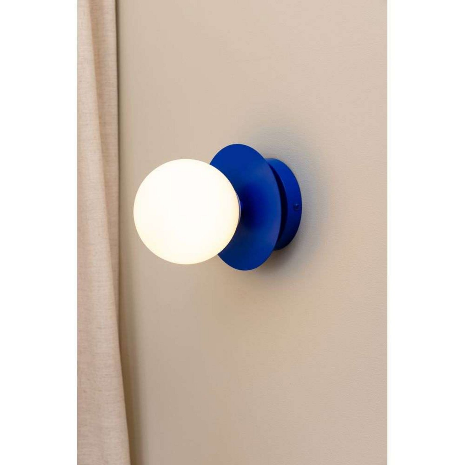 Candeeiro de teto Art Déco da Globes Lighting, IP44, azul/branco Candeeiro de teto Art Déco da Globes Lighting, IP44, azul/branco