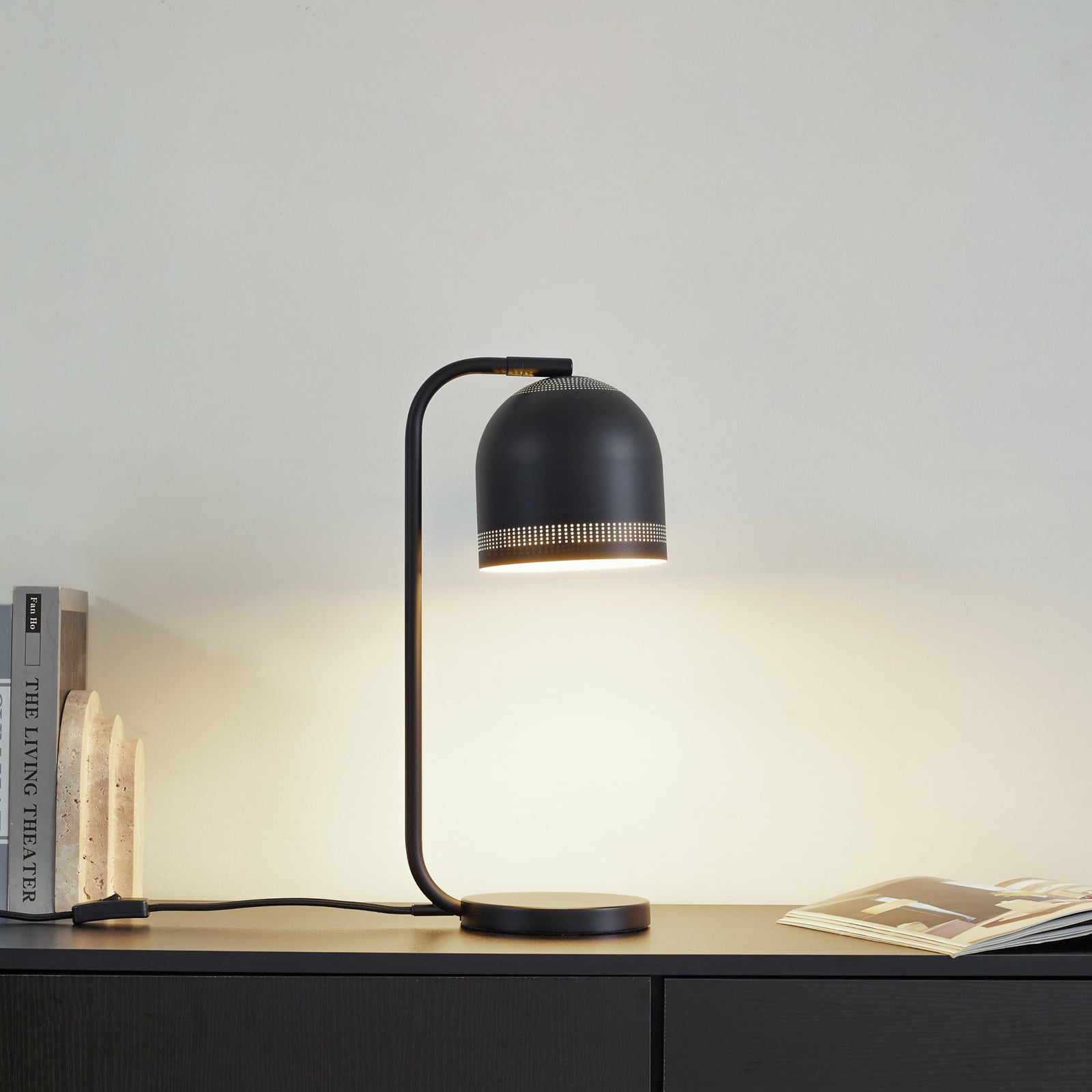 Oura bordlampe, svart, høyde 45 cm, jern, E14 - Nola