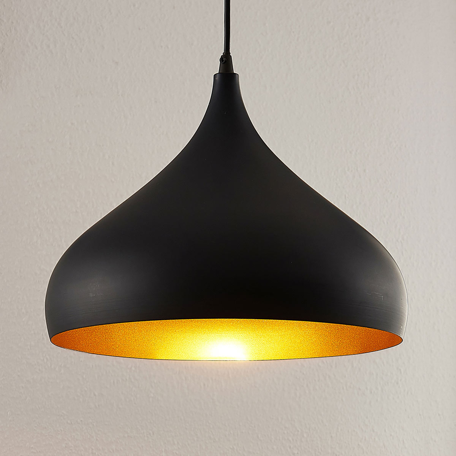Lámpara colgante de aluminio Ritana, negro-oro