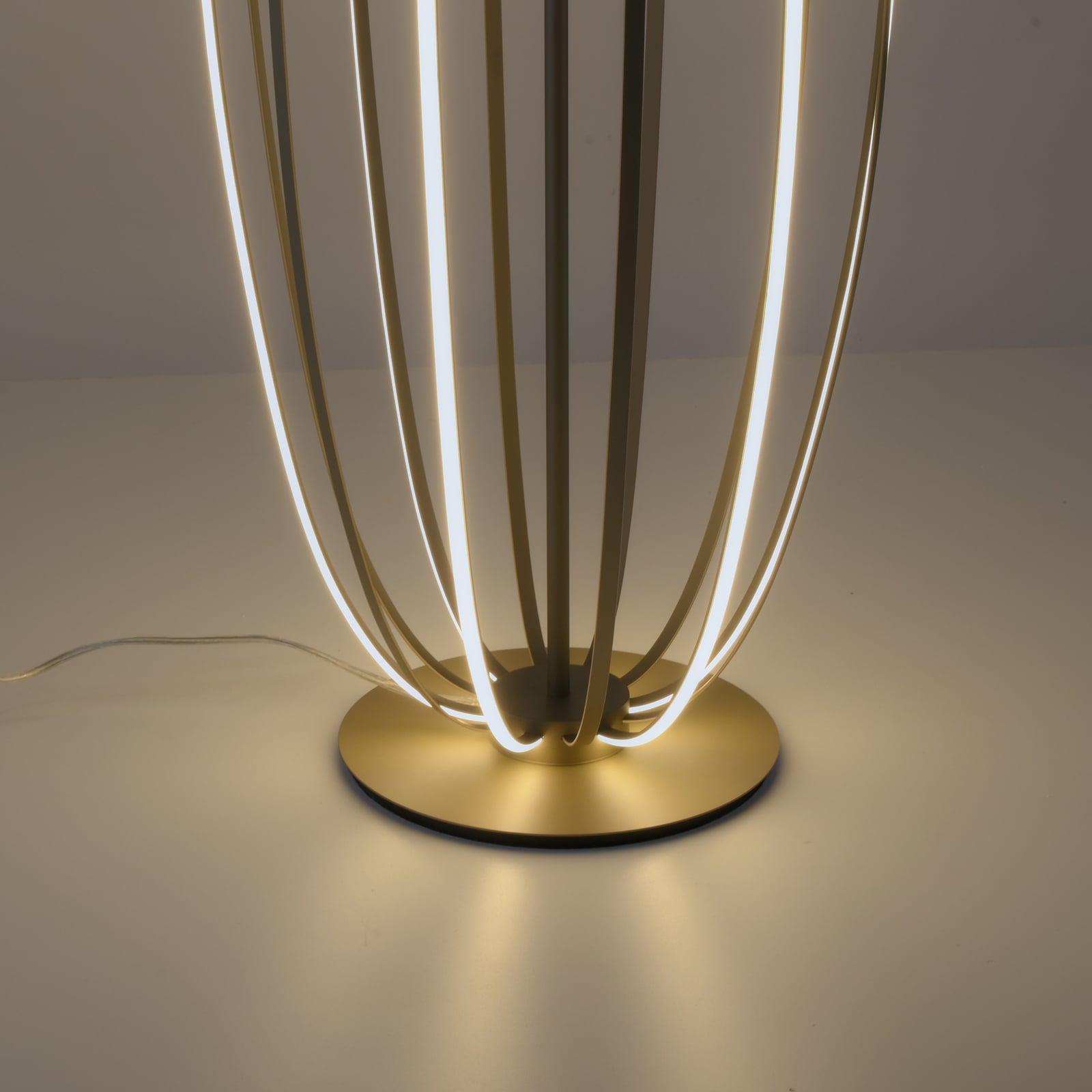 Elvara LED álló lámpa, bronzszínű, magasság 108 cm, fém Elvara LED álló lámpa, bronzszínű, magasság 108 cm, fém