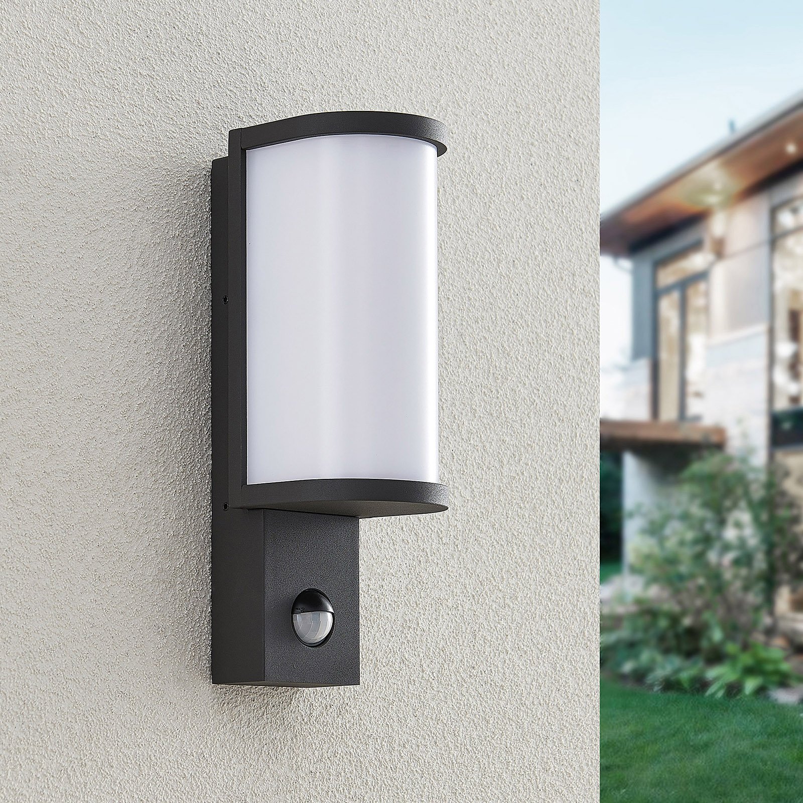 Jokum LED OutdoorWall Lamp w/Sensor Graphite - Lucande