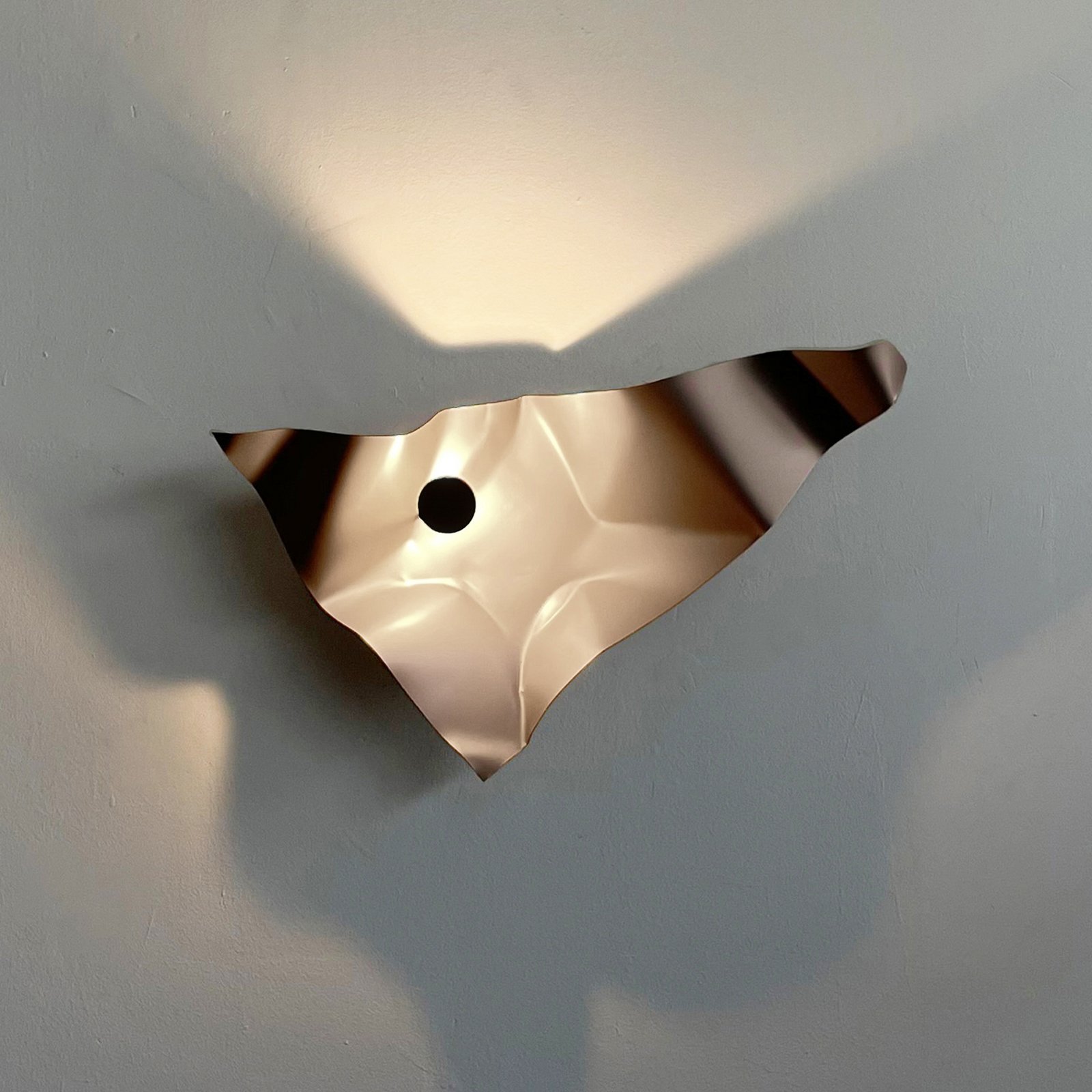 Knikerboker LED wall lamp Zona d'ombra, cream, 79 cm