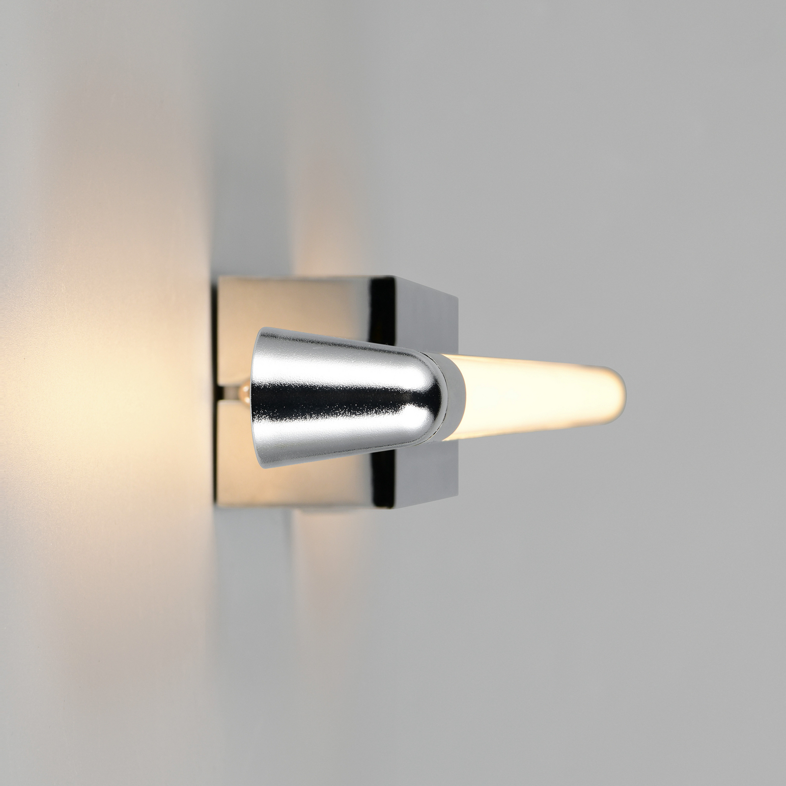 LED sienas lampa „Alberto“, hromēta, platums 71 cm, metāla, IP44 LED sienas lampa „Alberto“, hromēta, platums 71 cm, metāla, IP44