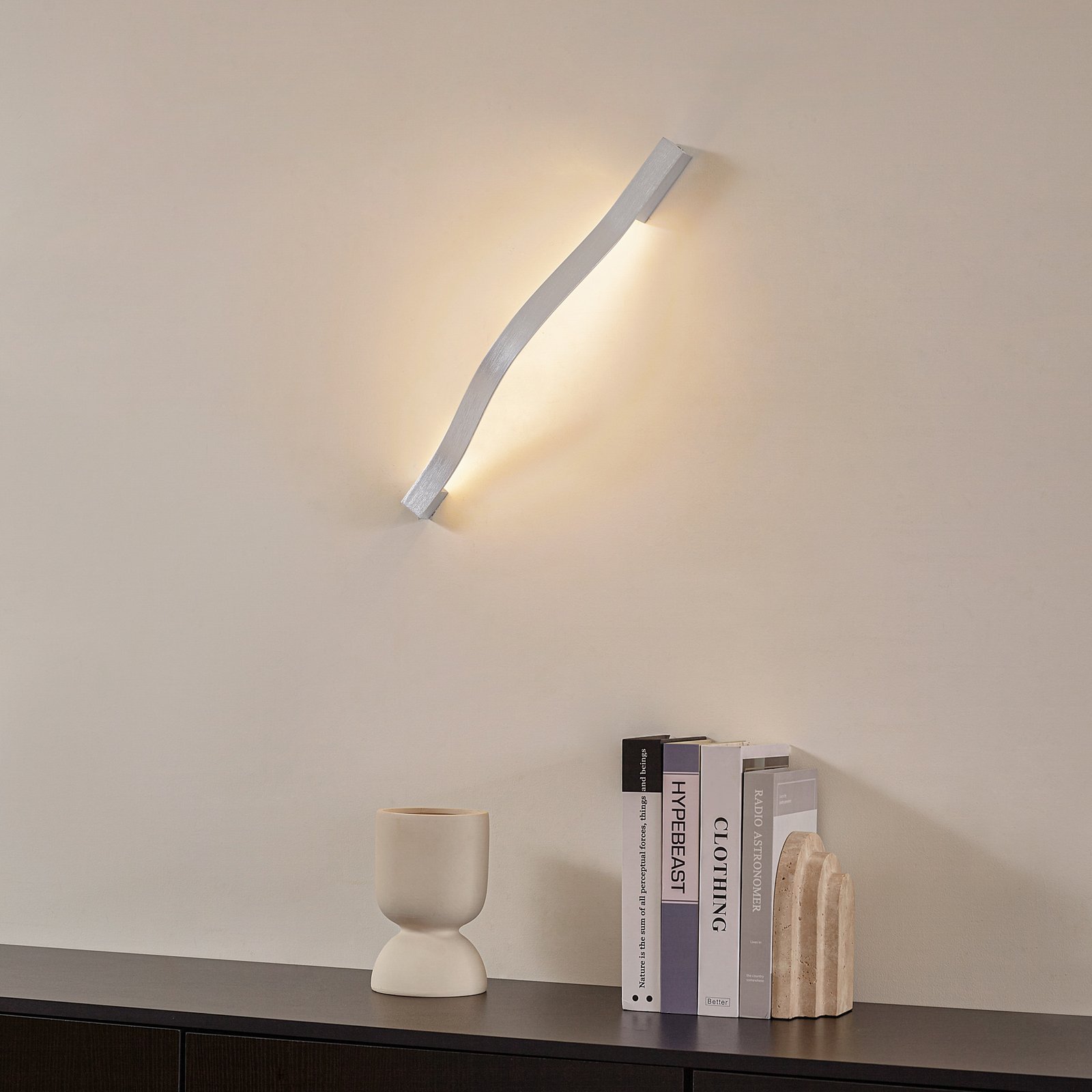 Lindby LED-Wandleuchte Alvon, silber, Höhe 50 cm, Metall