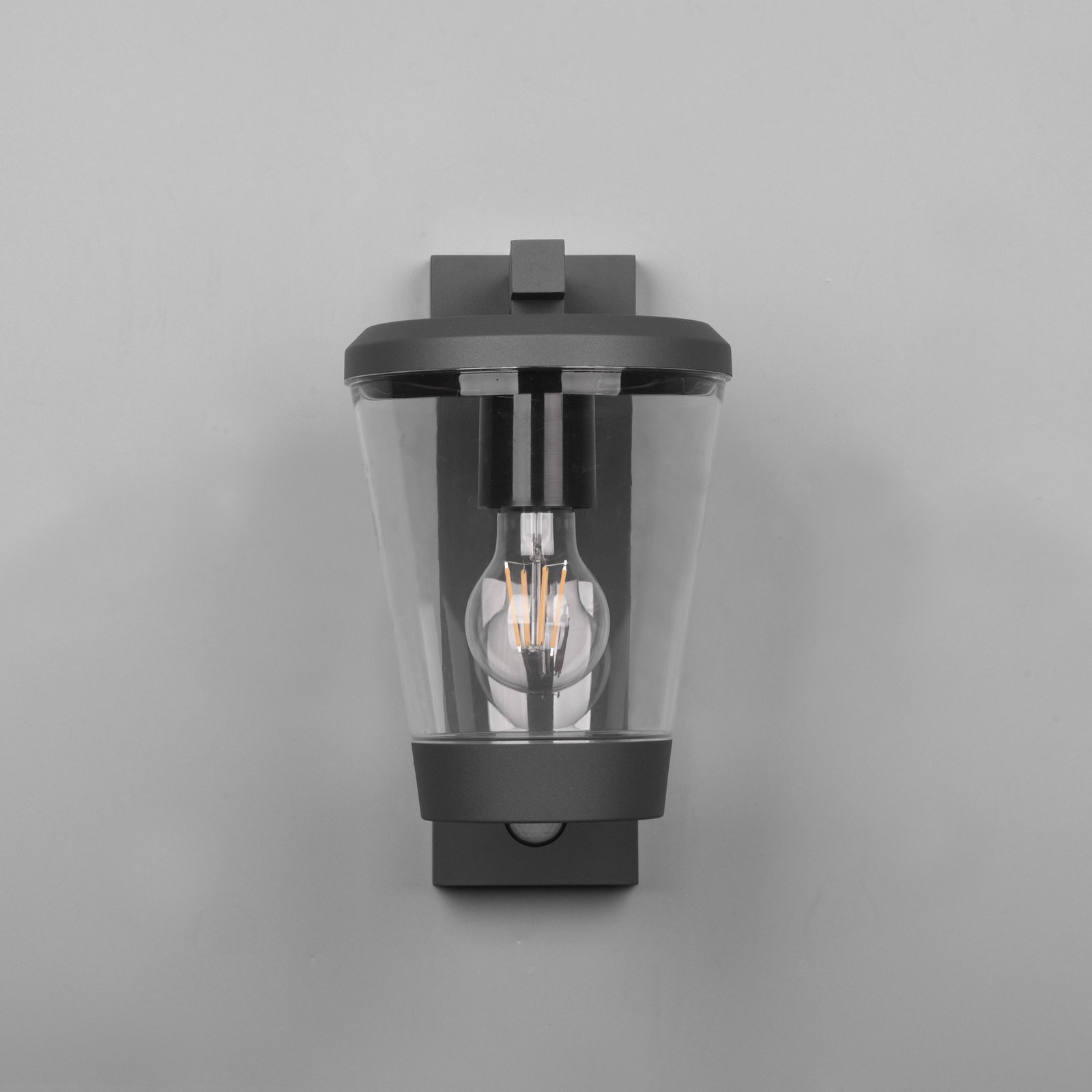 Āra sienas lampa ar sensoru CAVADO, antracīta krāsā, augstums 28 cm, IP44 Āra sienas lampa ar sensoru CAVADO, antracīta krāsā, augstums 28 cm, IP44