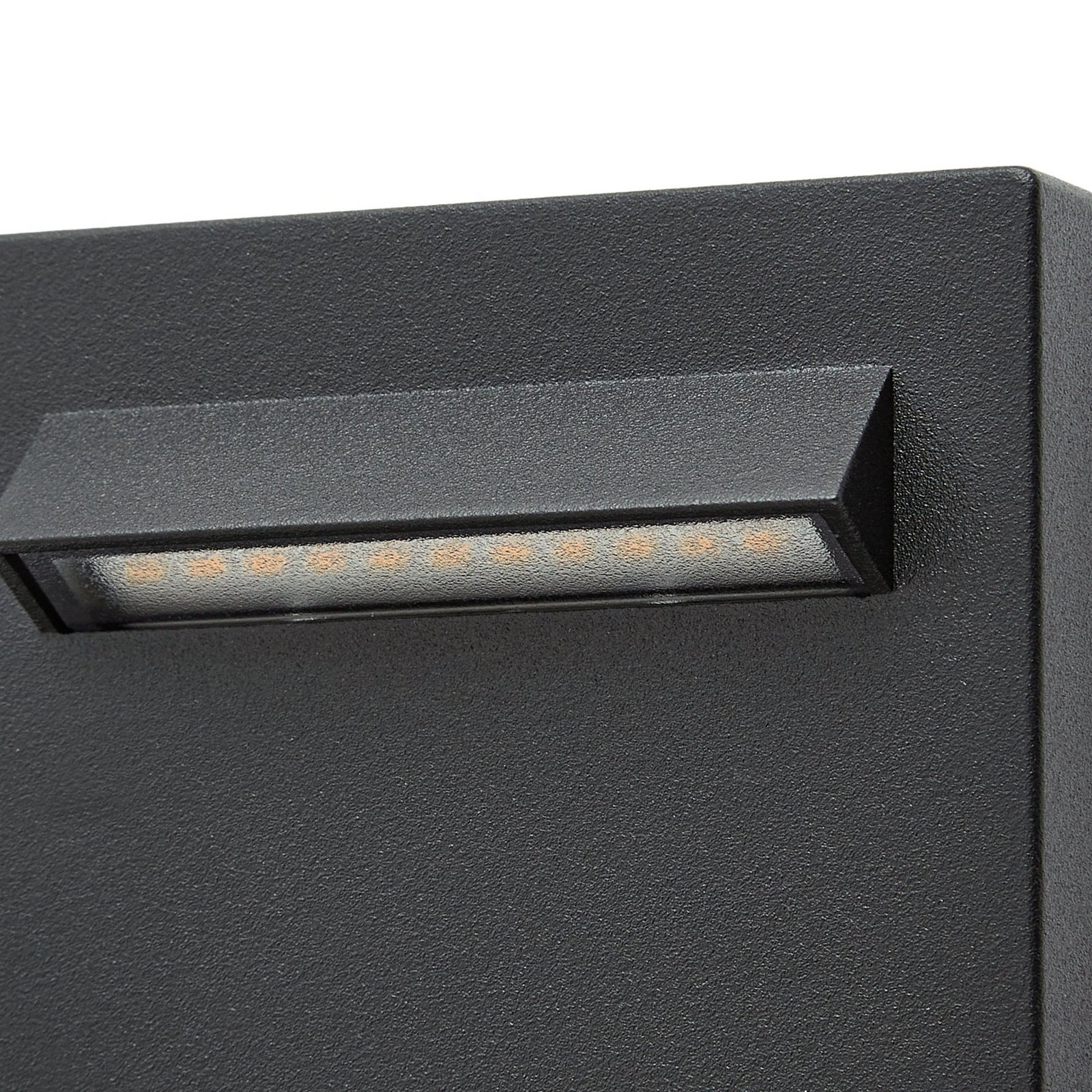 Lucande LED-seinavalgusti Joril, 9,4 cm, must, IP65