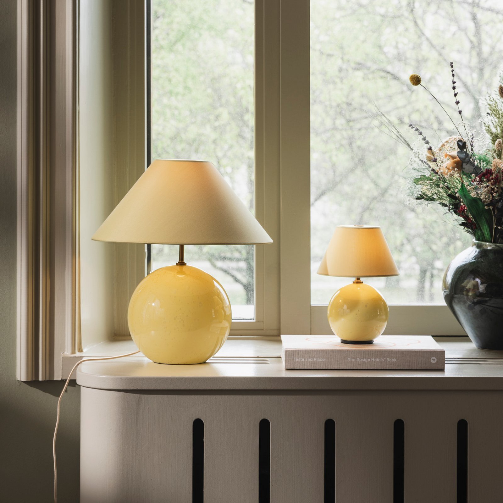 Stolna lampa Globen Lighting IRIS, žuta/žuta, visina 39 cm