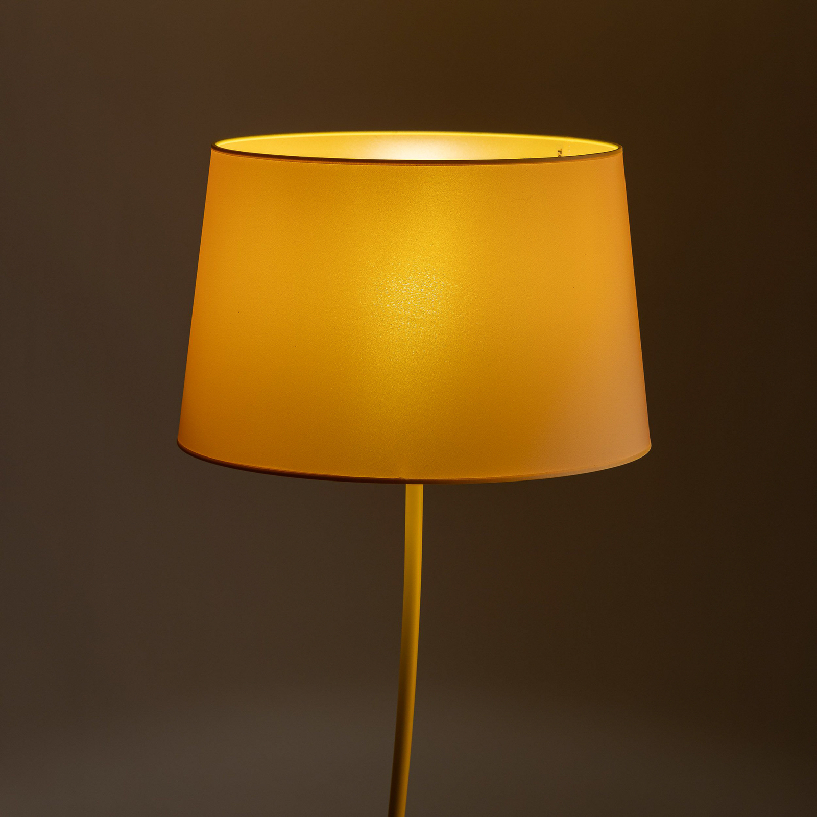 Nicola floor lamp, yellow