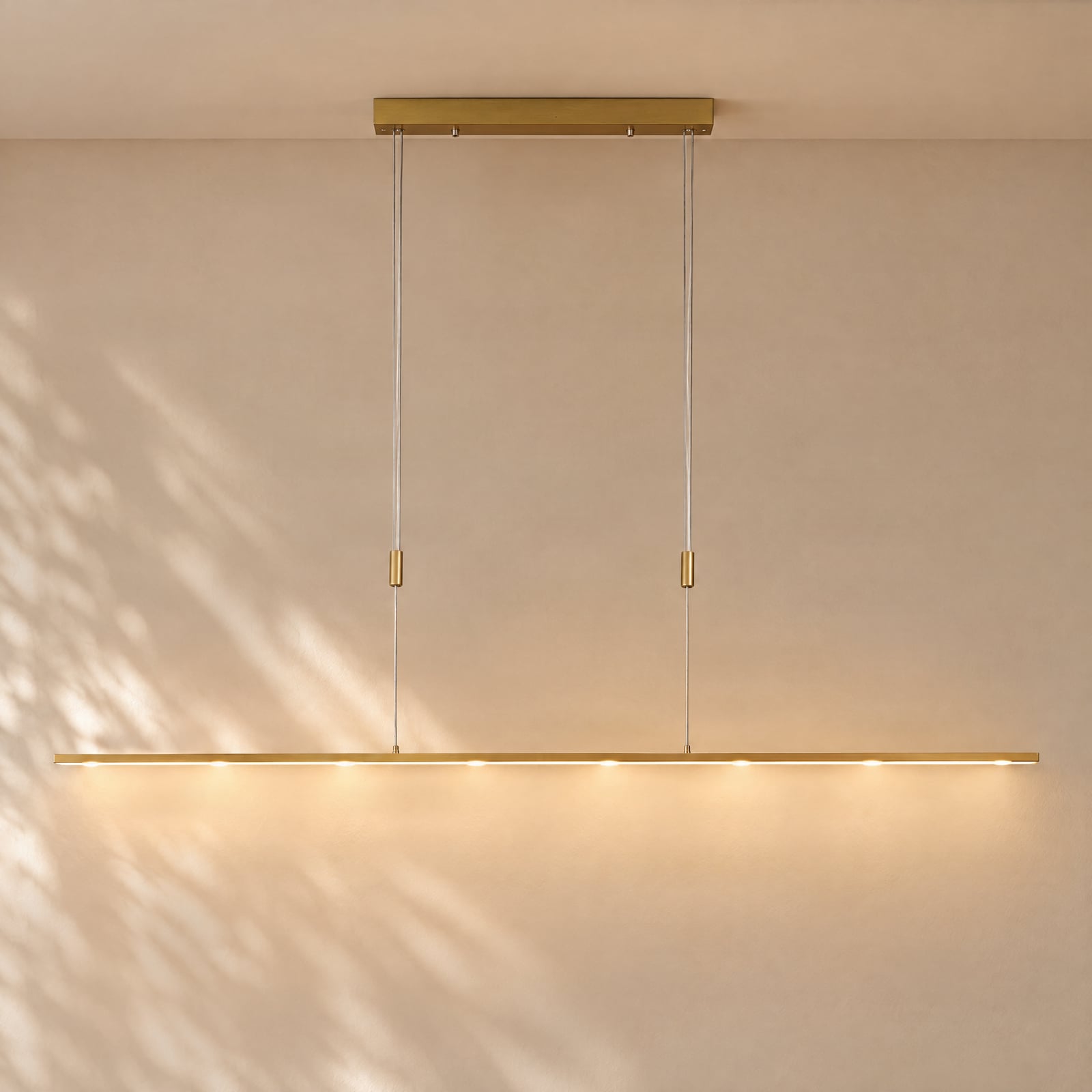 LED-pendellampa Tolu, längd 179 cm, mässing - Quitani LED-pendellampa Tolu, längd 179 cm, mässing - Quitani