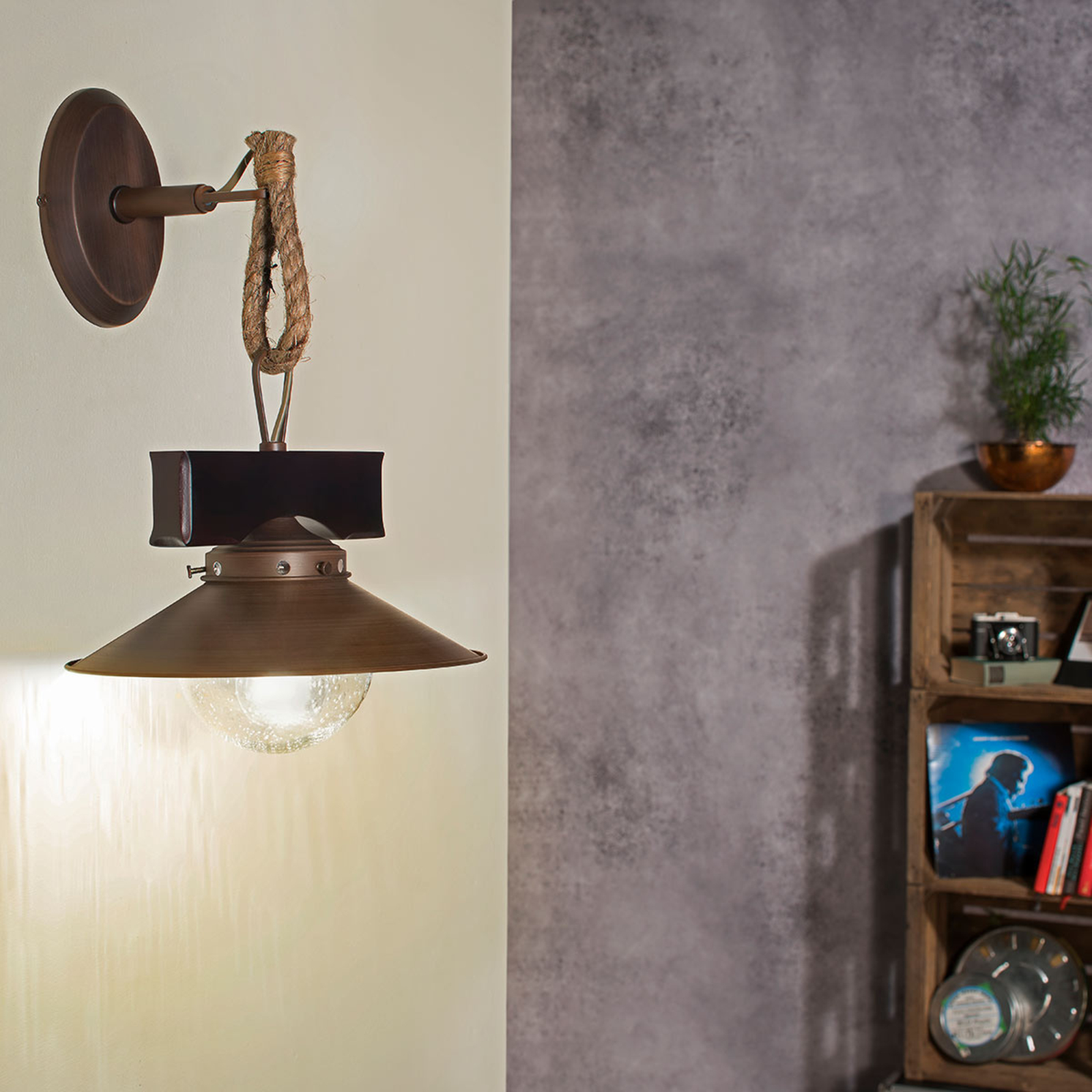 Rustic Nudos wall light with a mix of materials