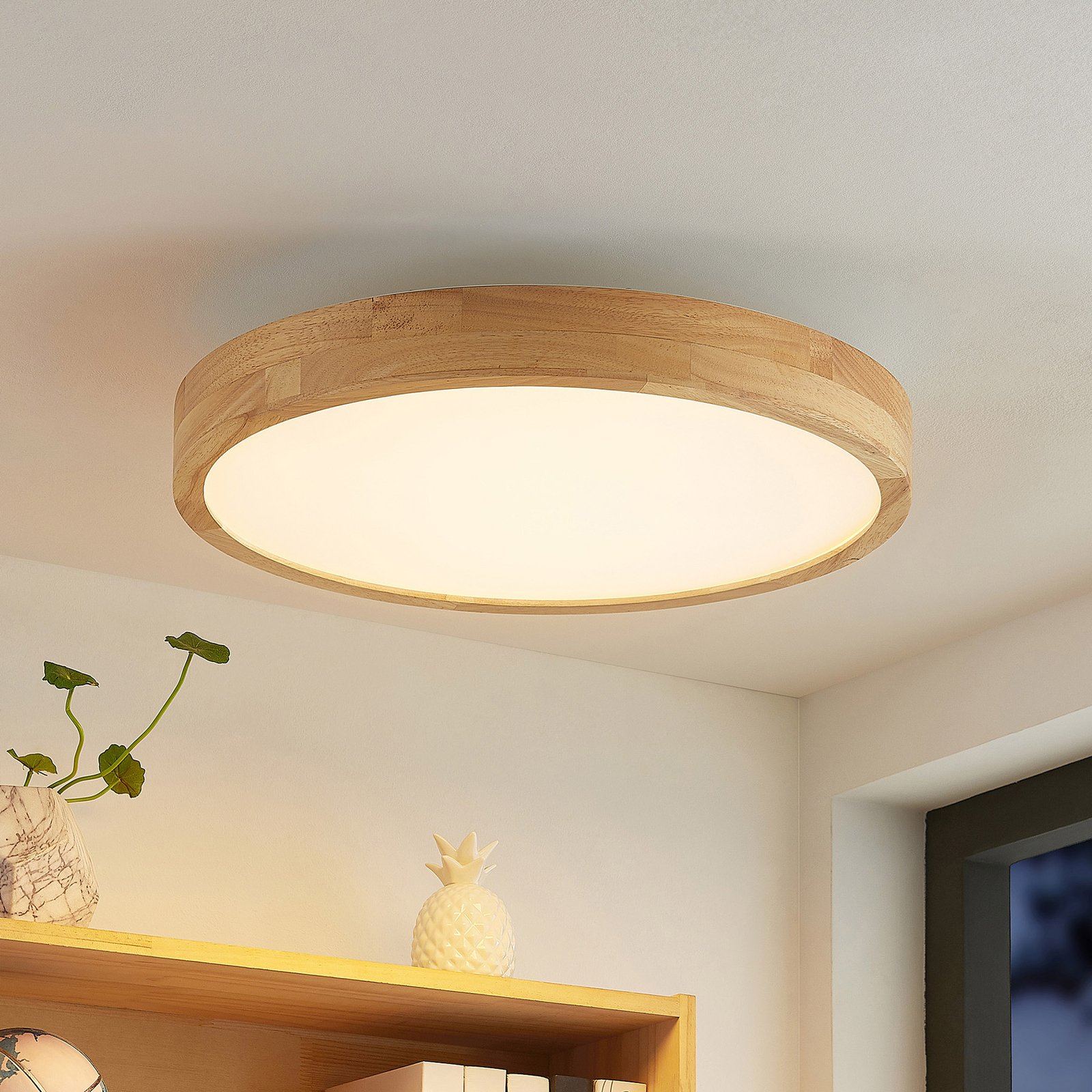 Lindby Lanira LED ceiling lamp made of oak, 50 cm