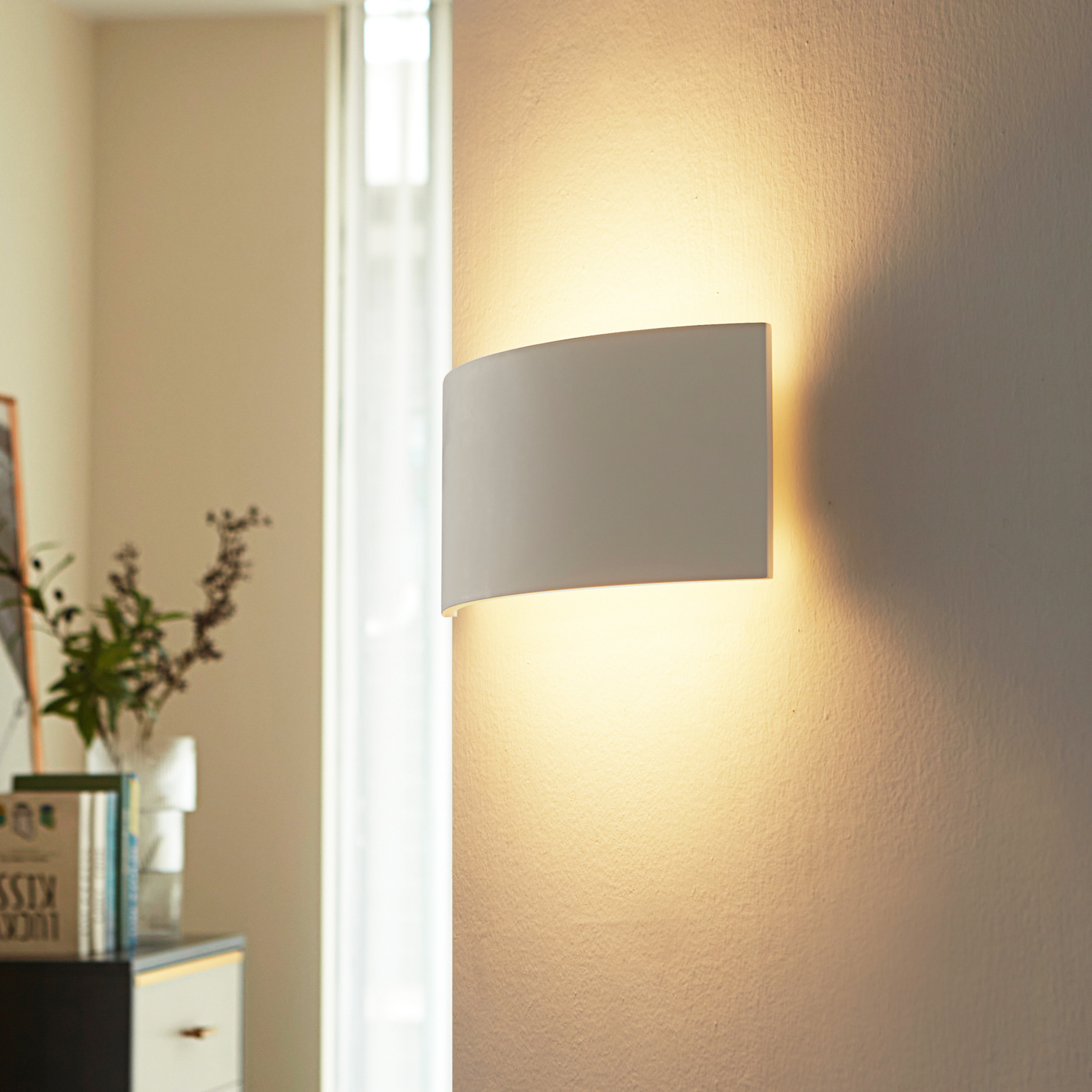 Lindby wall light Naike, white, plaster, height 15 cm