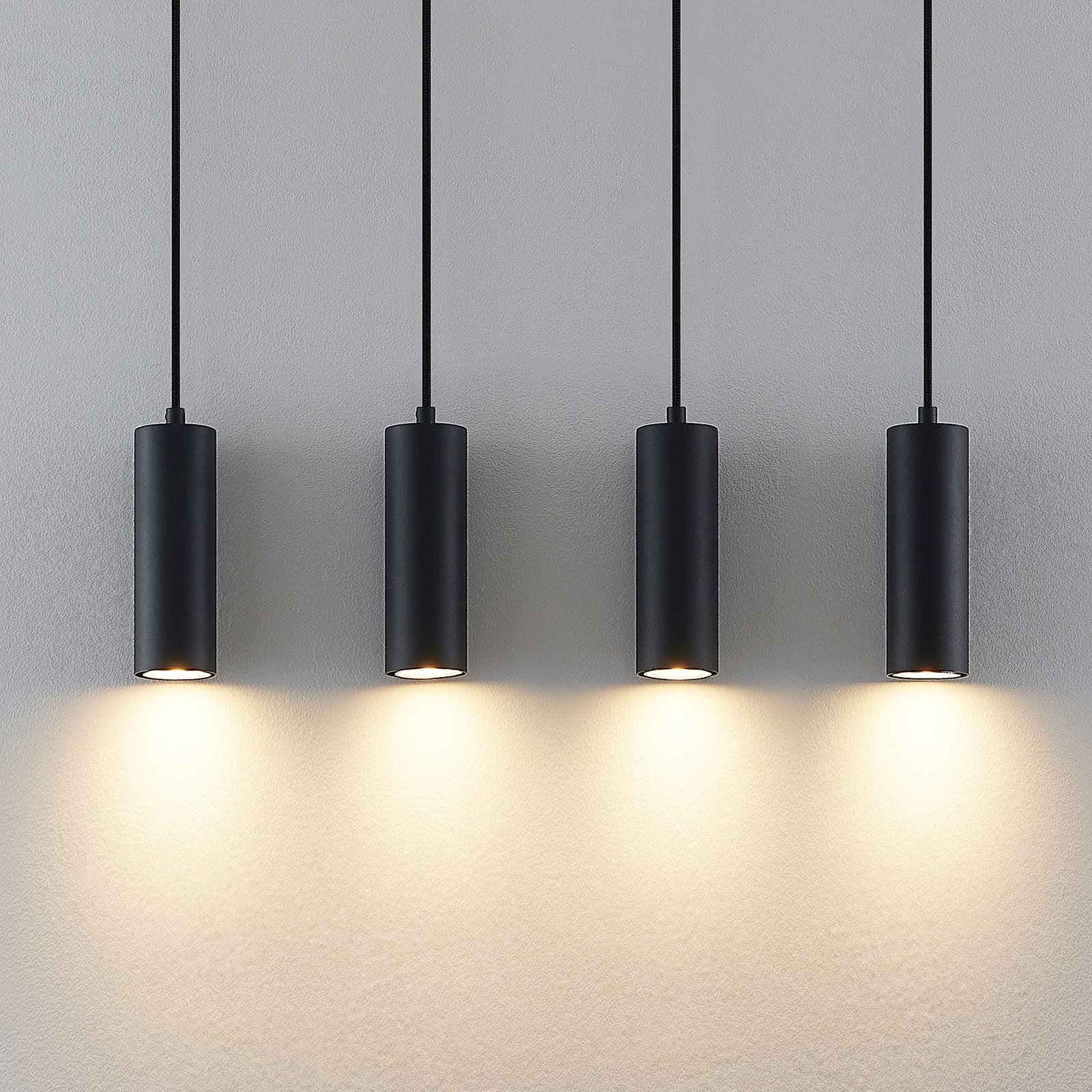 Maniva 4 Pendelleuchte Black/Wood - Lindby