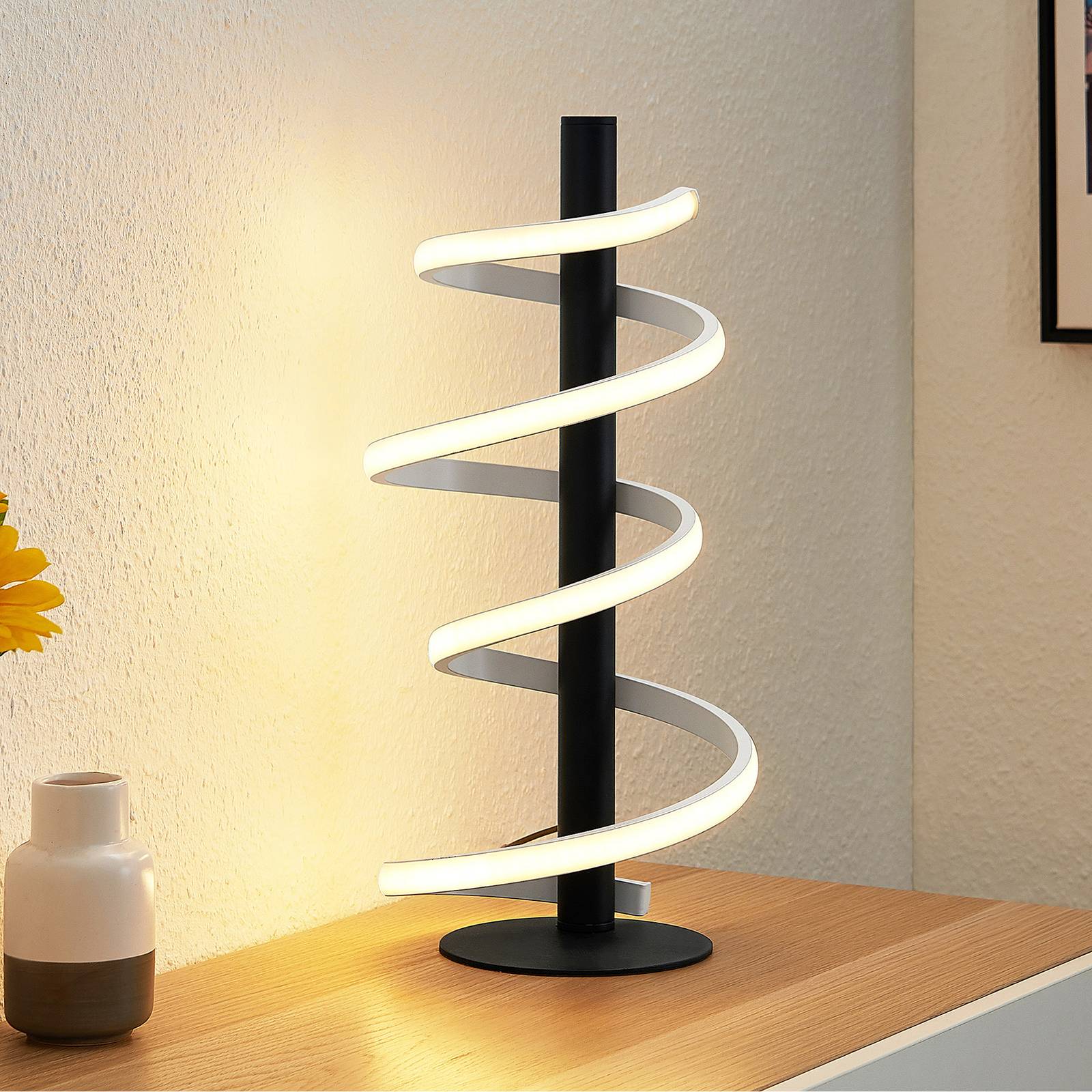 Lucande Kimri LED-Tischleuchte, Spiralform