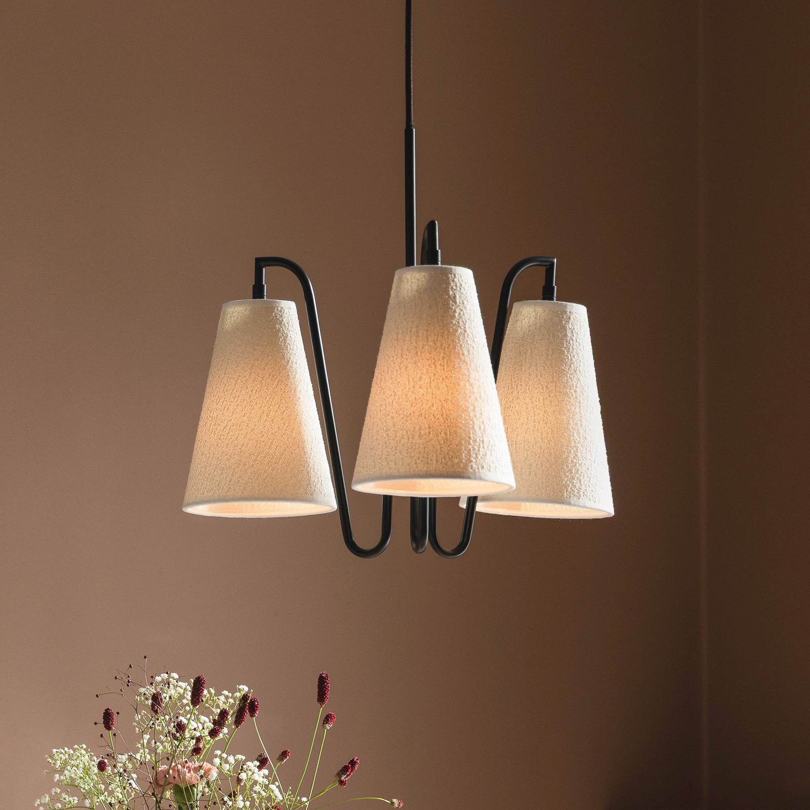 Żyrandol Globen Lighting Lou 3, biała tkanina bouclé/czarna