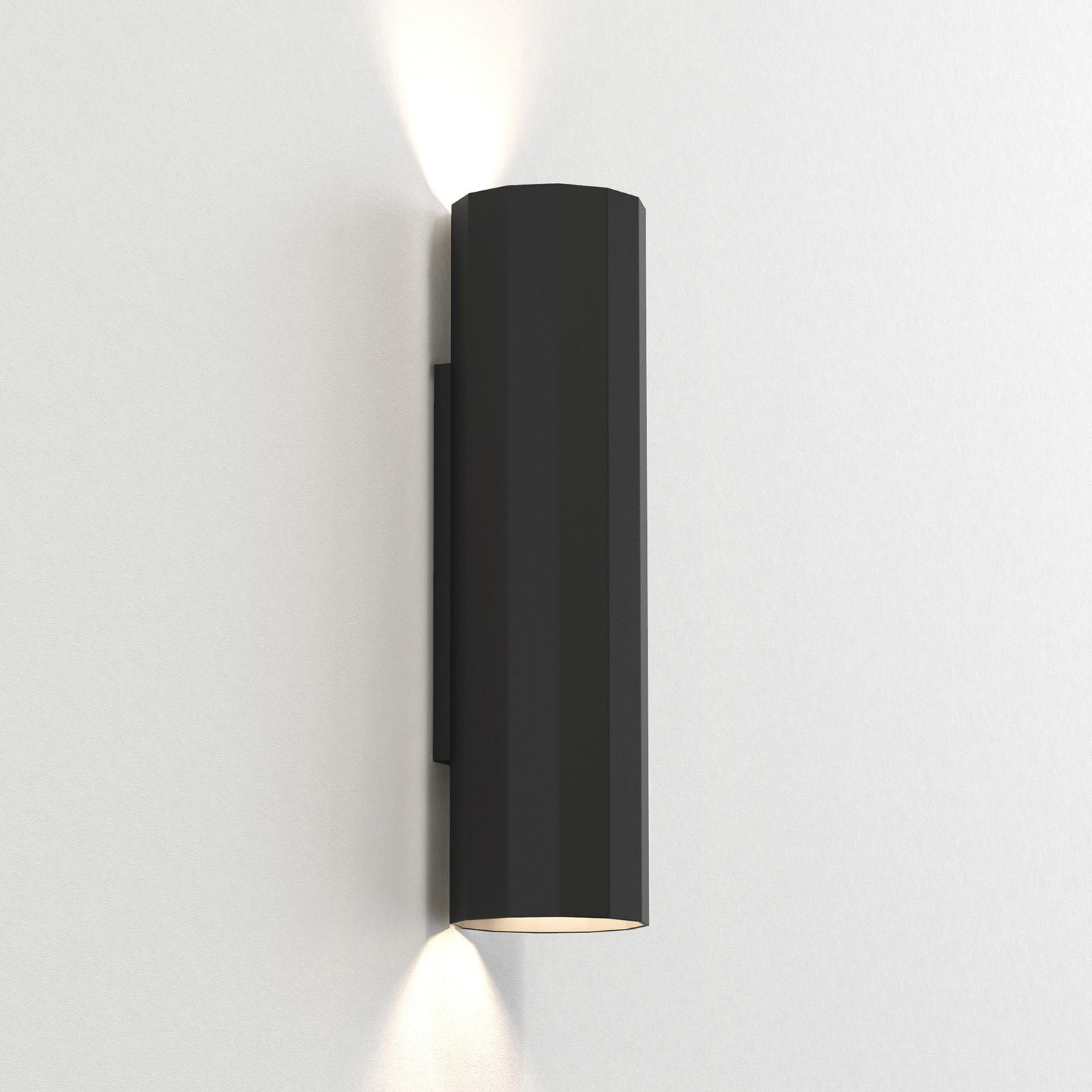 Astro Hashira 300 wandlamp, mat zwart, 30 cm