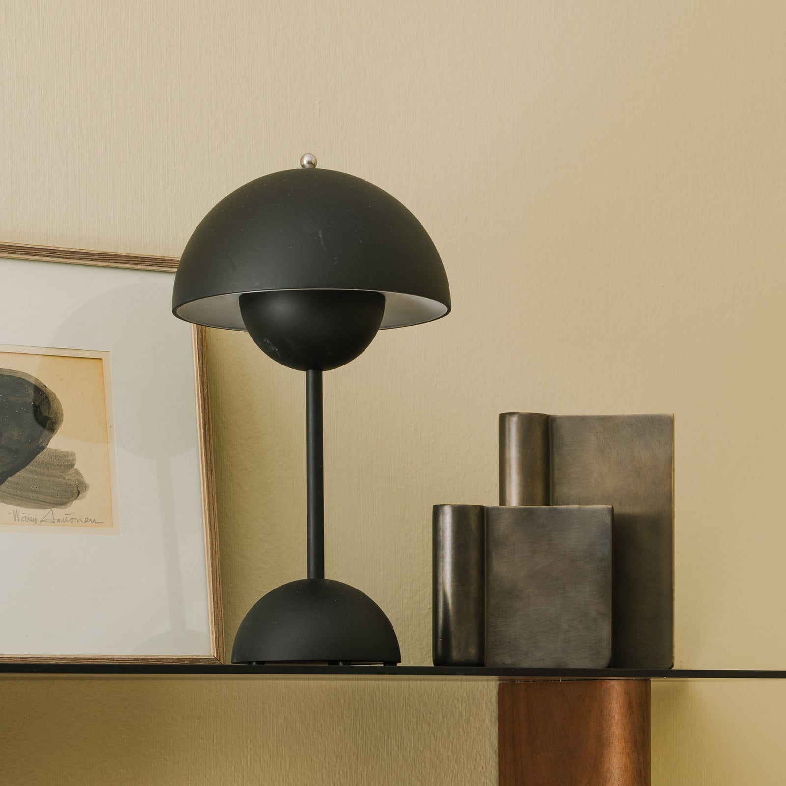 Flowerpot VP9 LED-batteridriven bordslampa, matt svart &Tradition - Vardagsrum - Design - Plast - Med lampsk&auml;rm