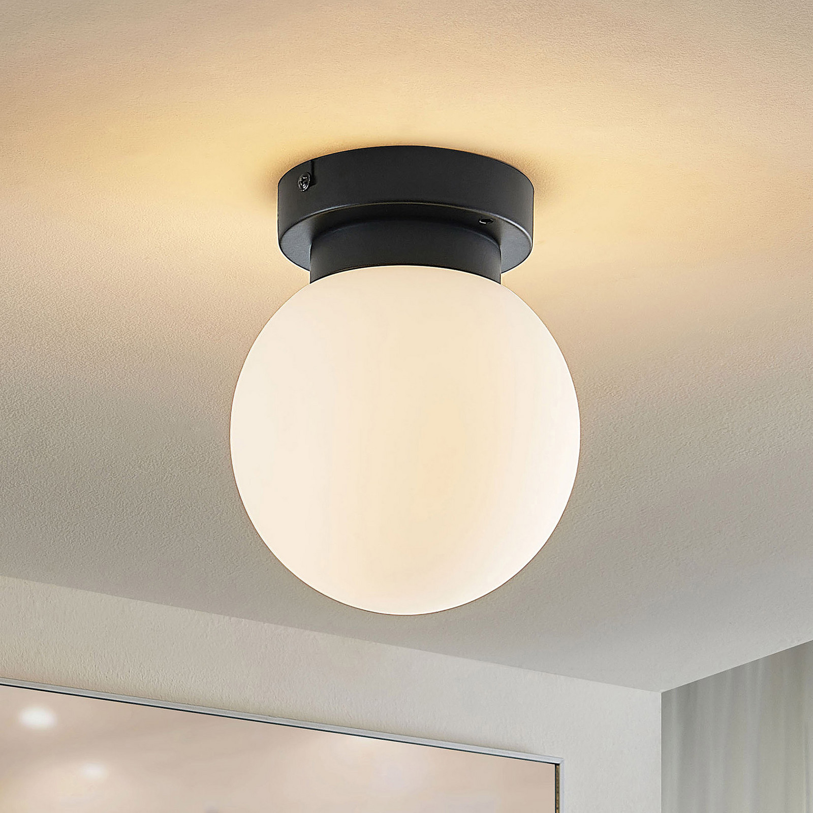 Plafonieră Lindby Tavino abajur sferic negru - Camera de zi / sufragerie - modern - negru mat - Metal