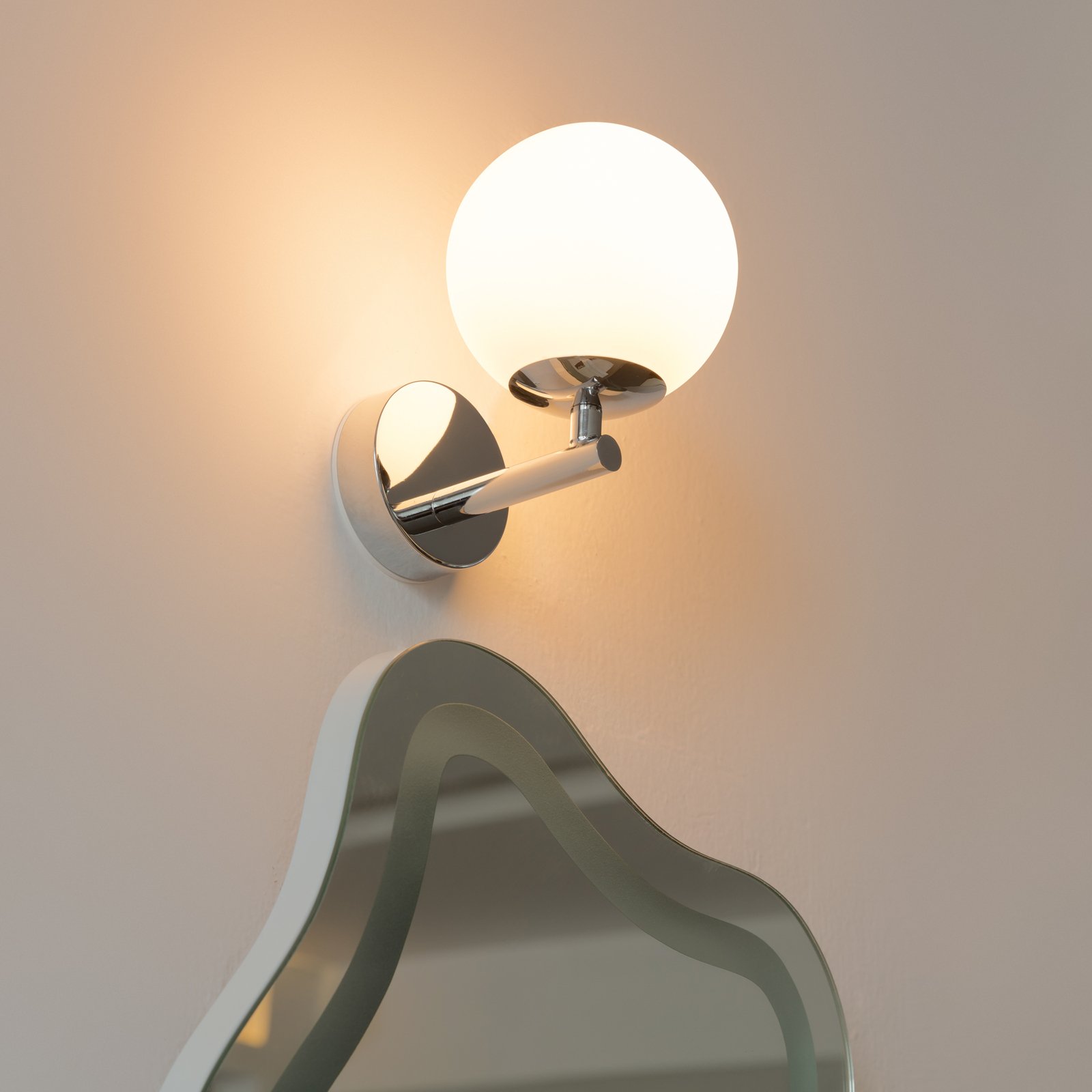 Arcchio Maviris LED-badrumsvägglampa, kula, glas